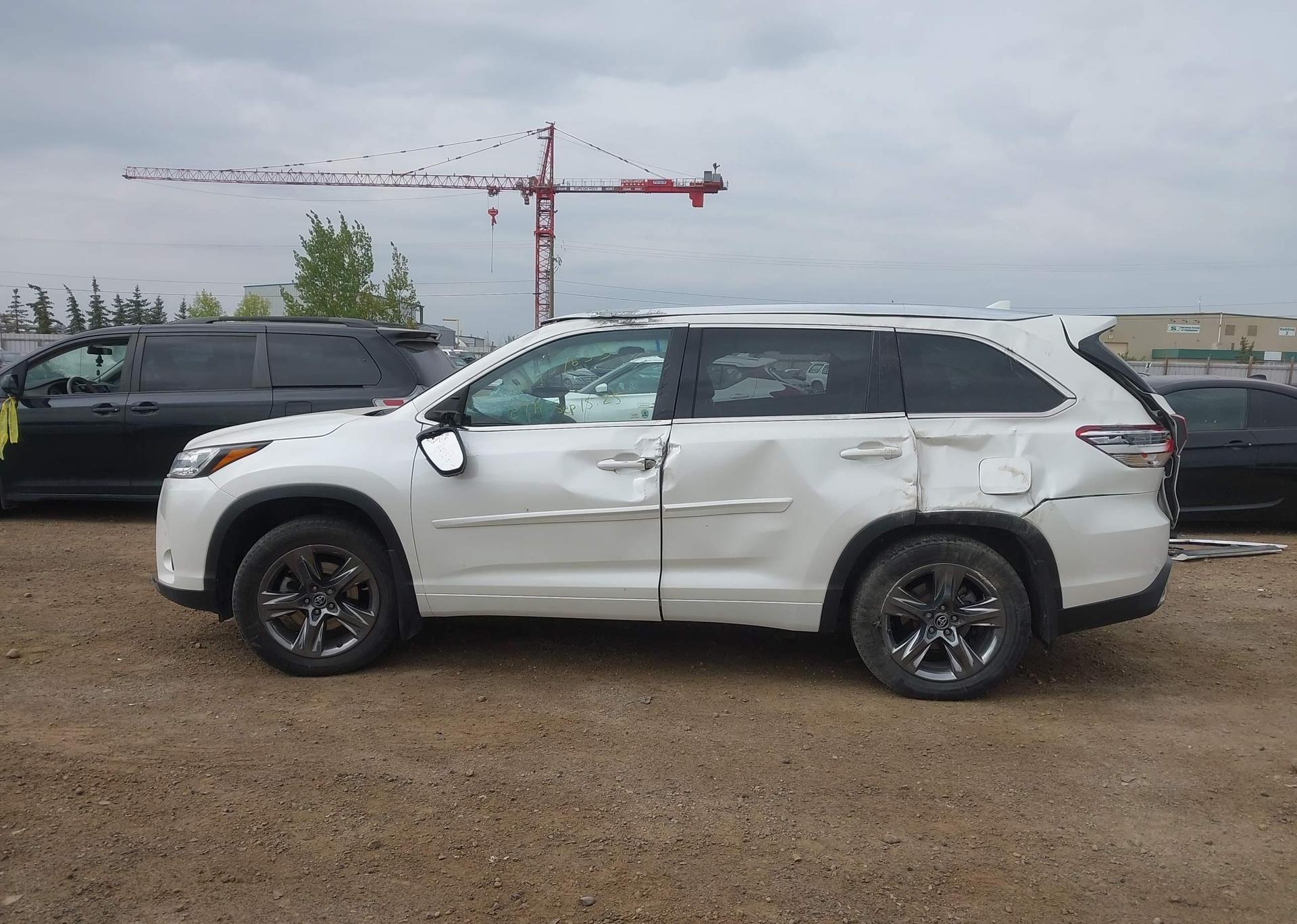 2019 TOYOTA HIGHLANDER LIMITED