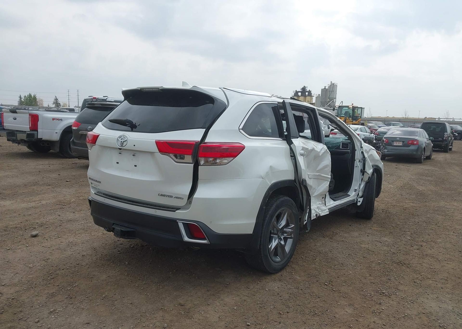 2019 TOYOTA HIGHLANDER LIMITED