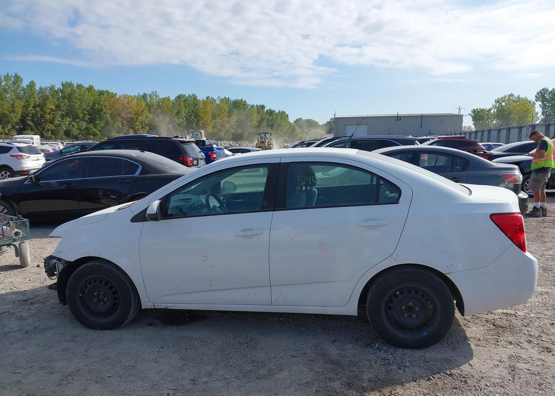2014 CHEVROLET SONIC LS AUTO