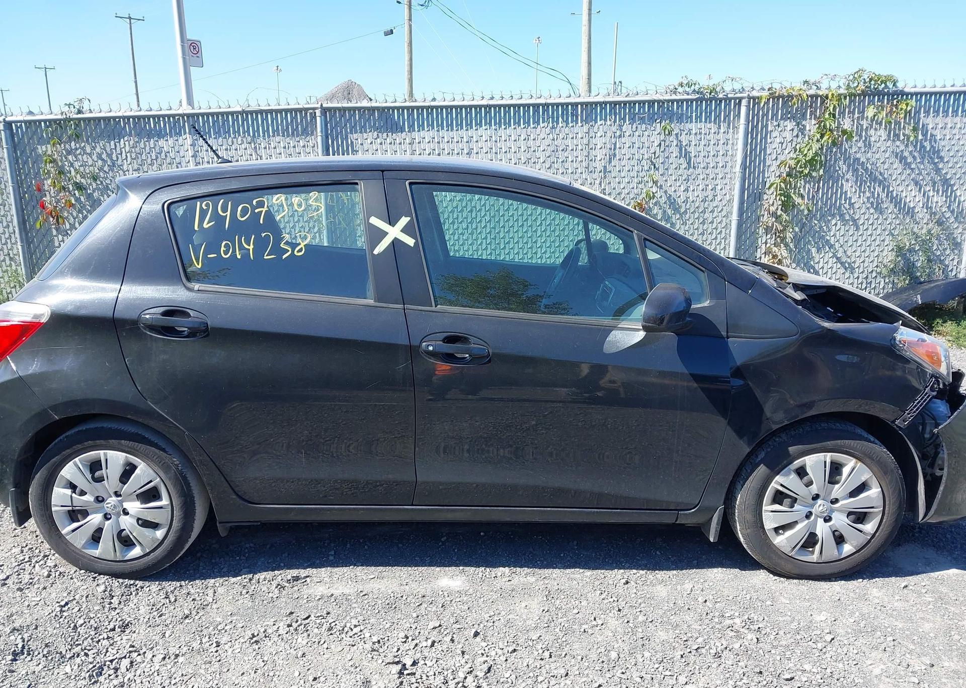 2014 TOYOTA YARIS LE