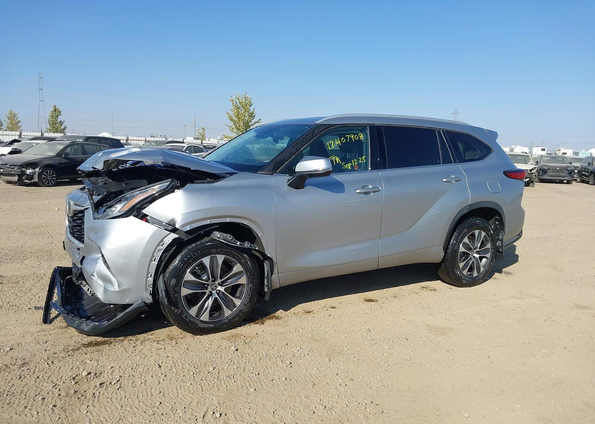 2022 TOYOTA highlander xle