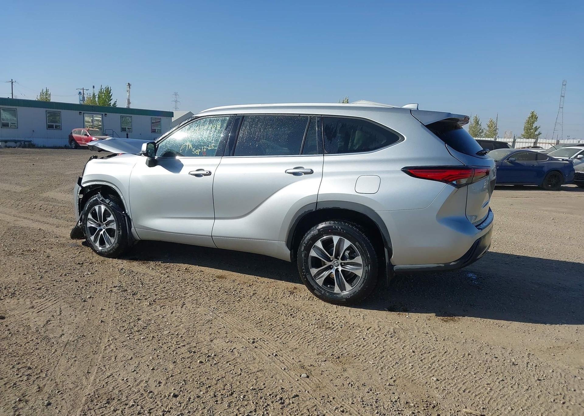 2022 TOYOTA highlander xle