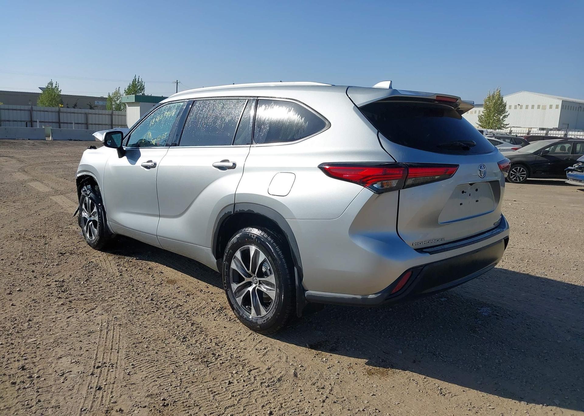 2022 TOYOTA highlander xle