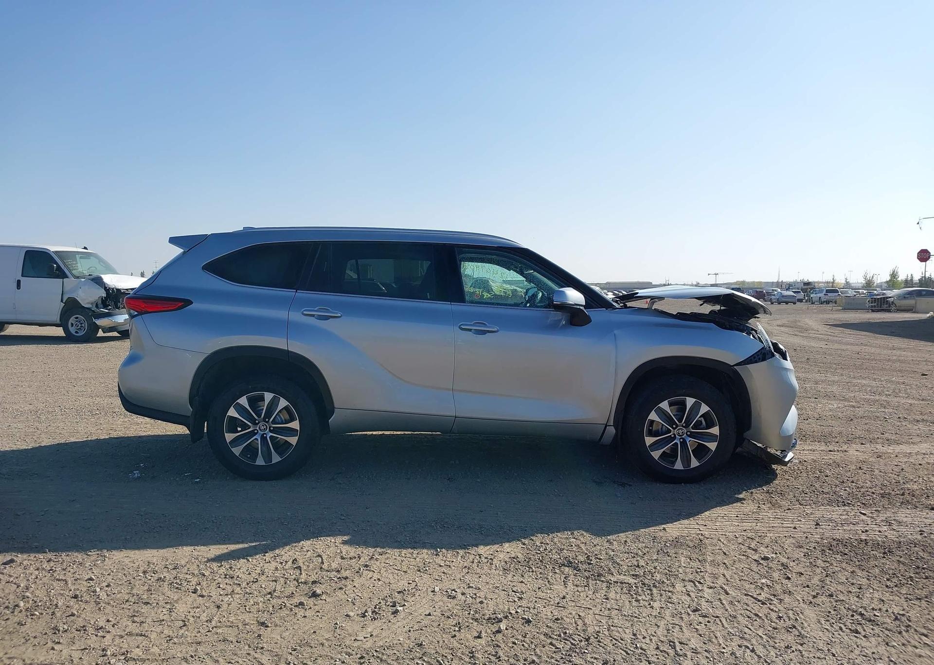 2022 TOYOTA highlander xle