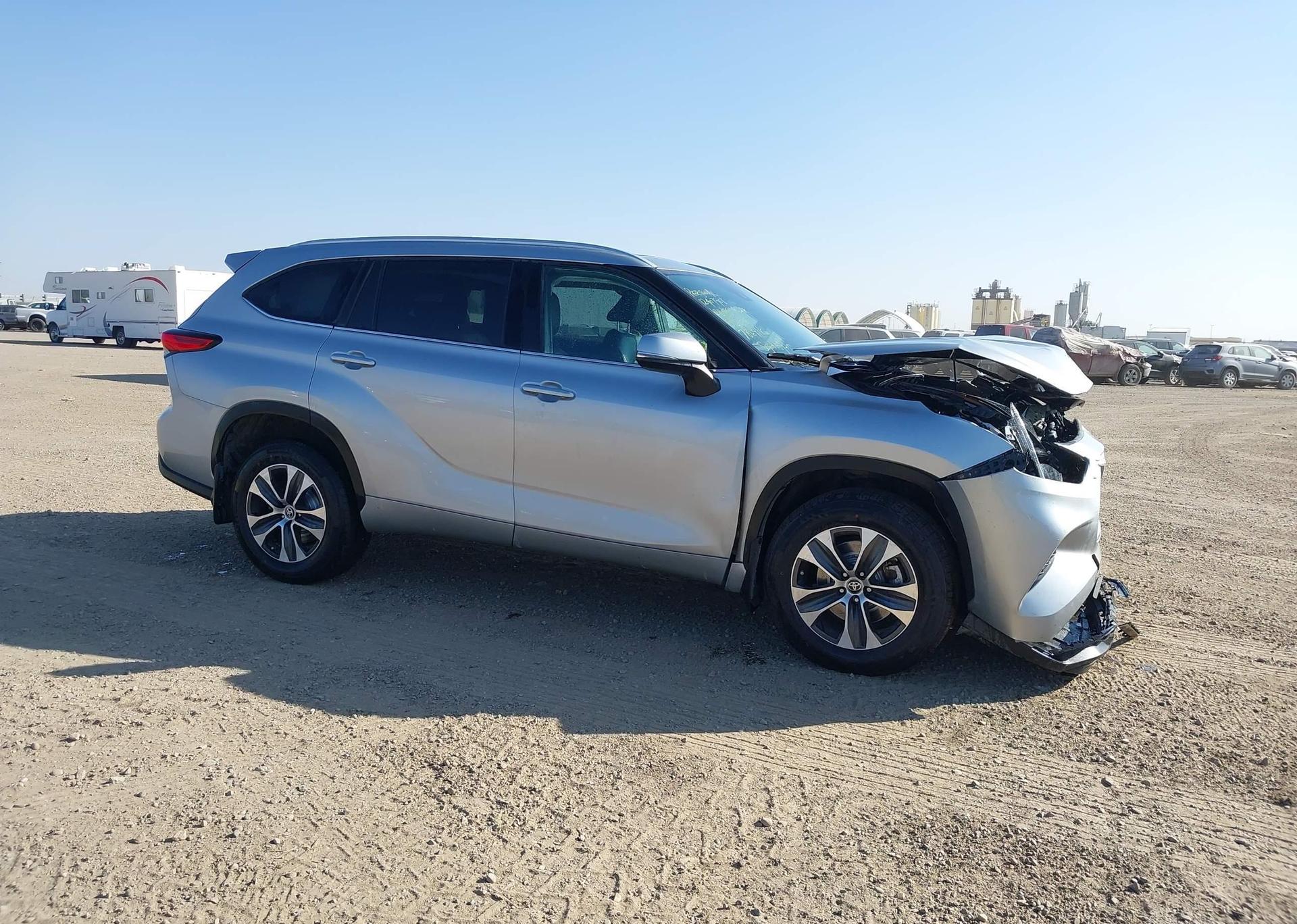 2022 TOYOTA highlander xle