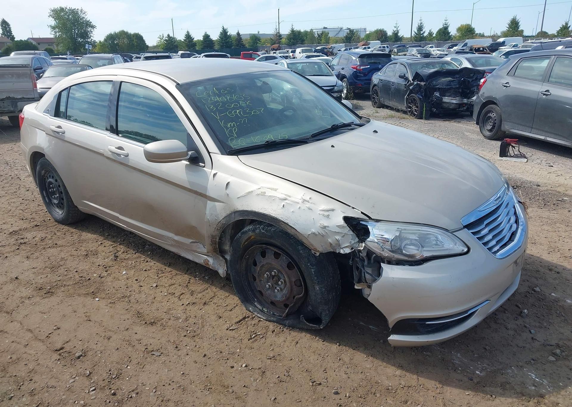 2013 CHRYSLER 200 LX