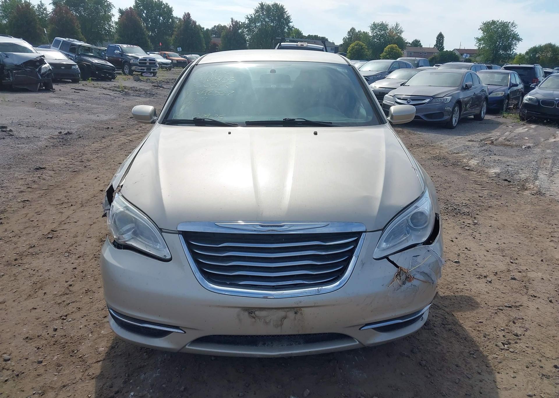 2013 CHRYSLER 200 LX