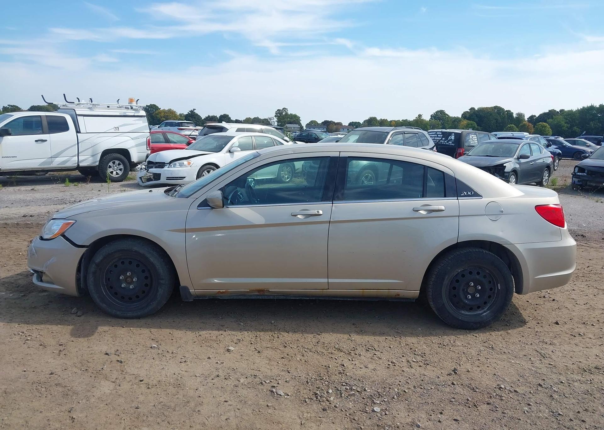 2013 CHRYSLER 200 LX
