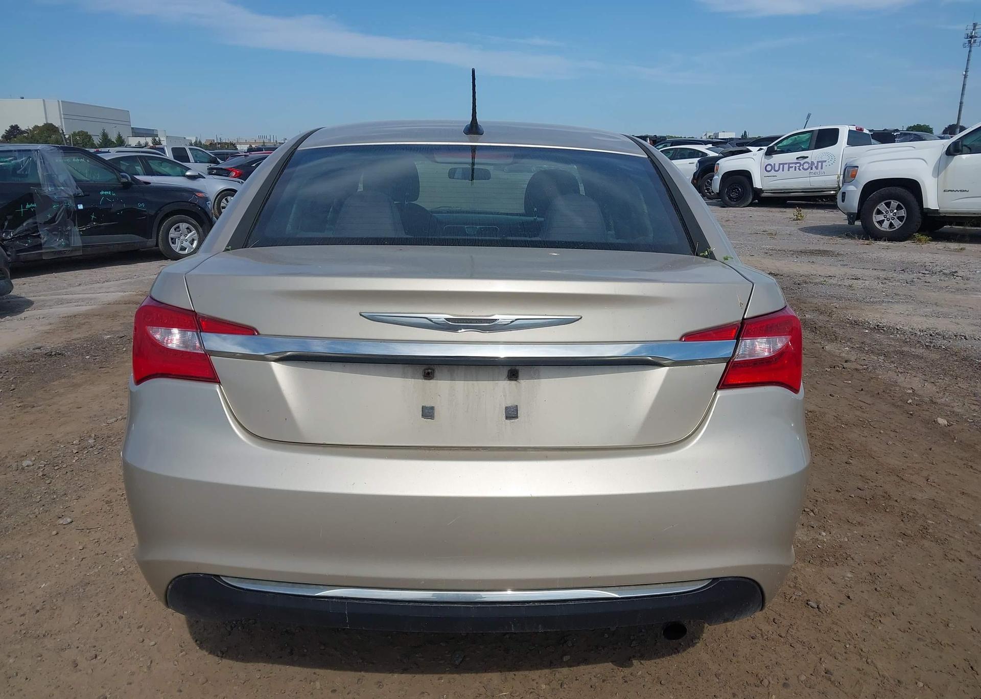 2013 CHRYSLER 200 LX