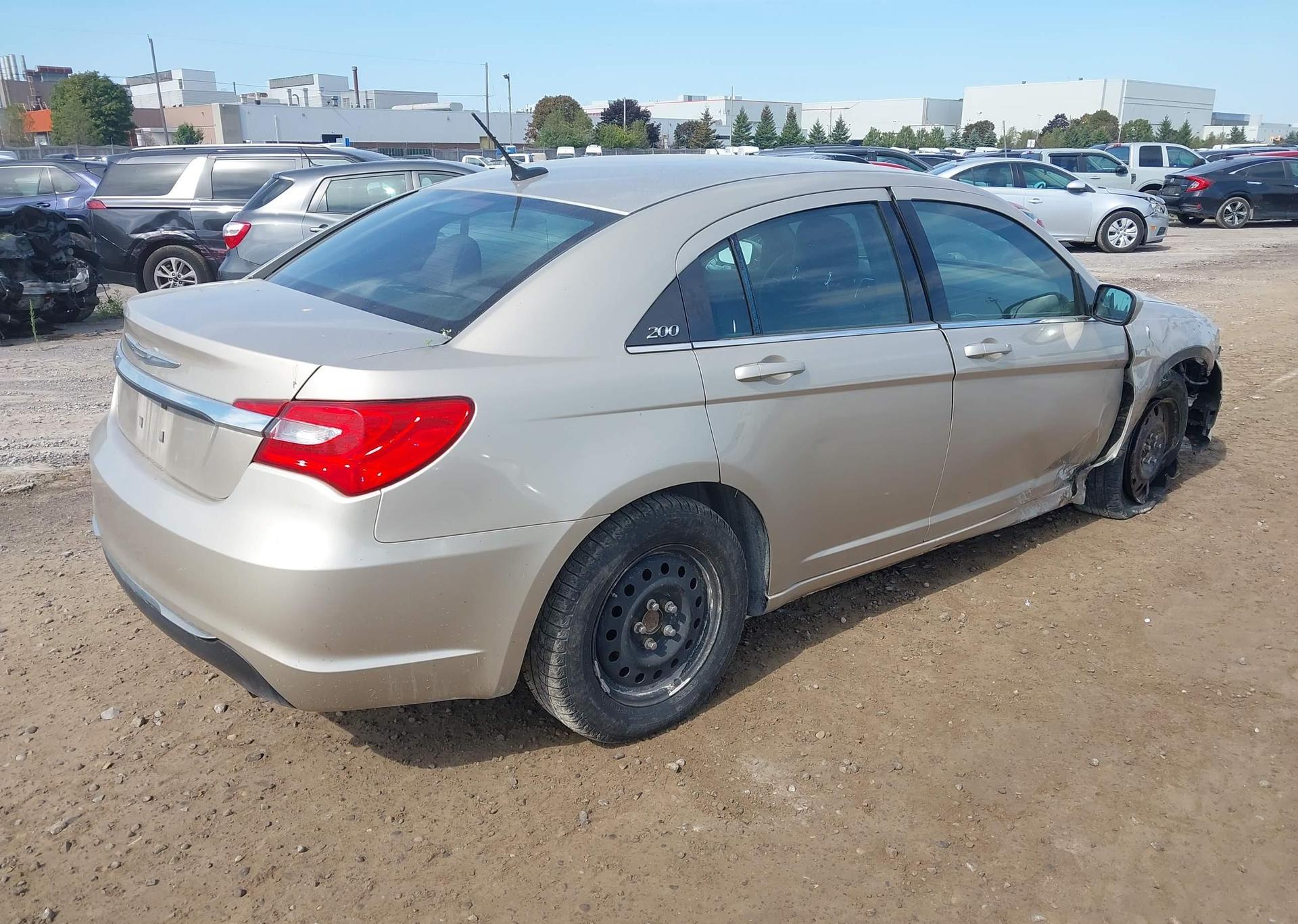 2013 CHRYSLER 200 LX
