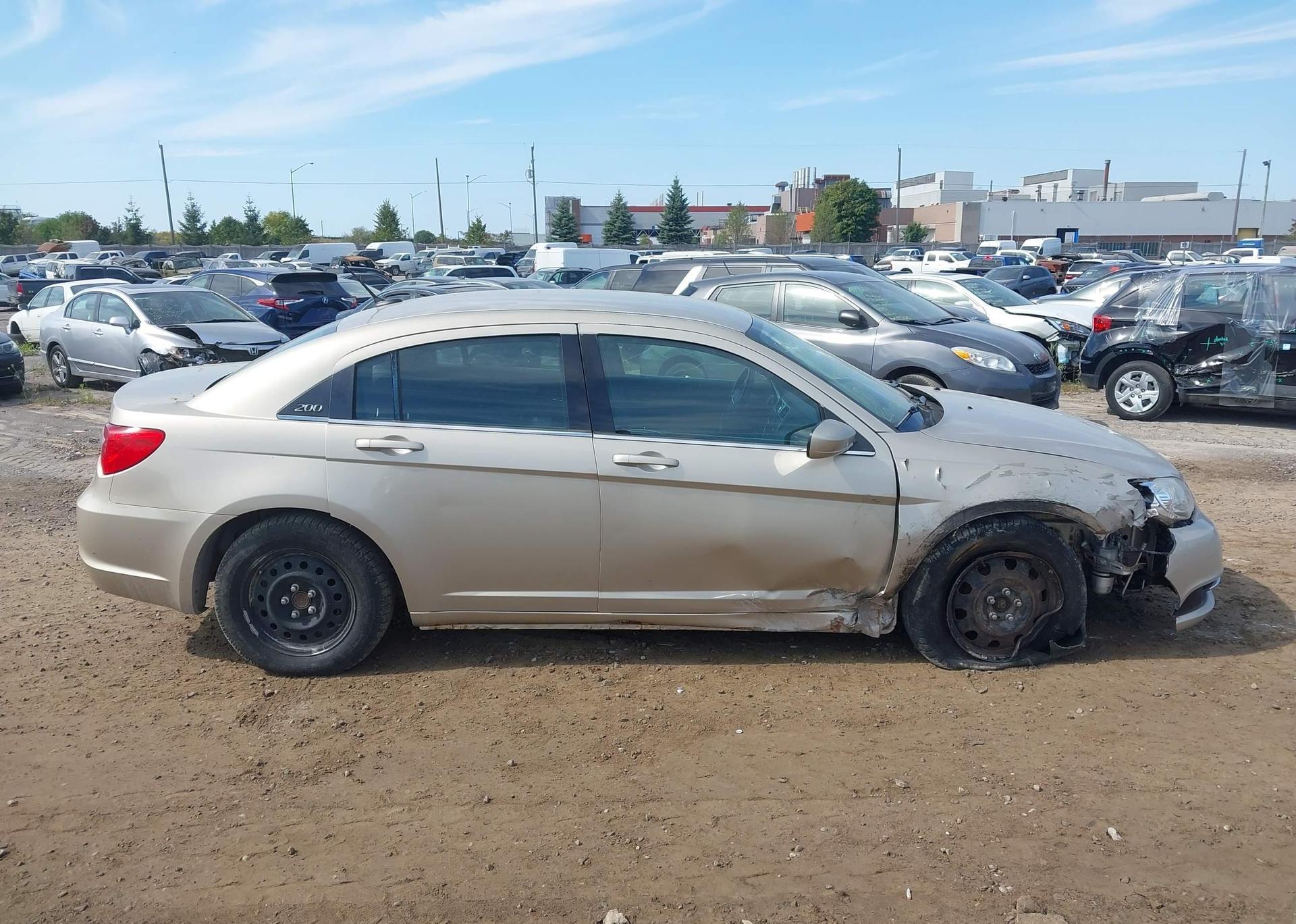2013 CHRYSLER 200 LX