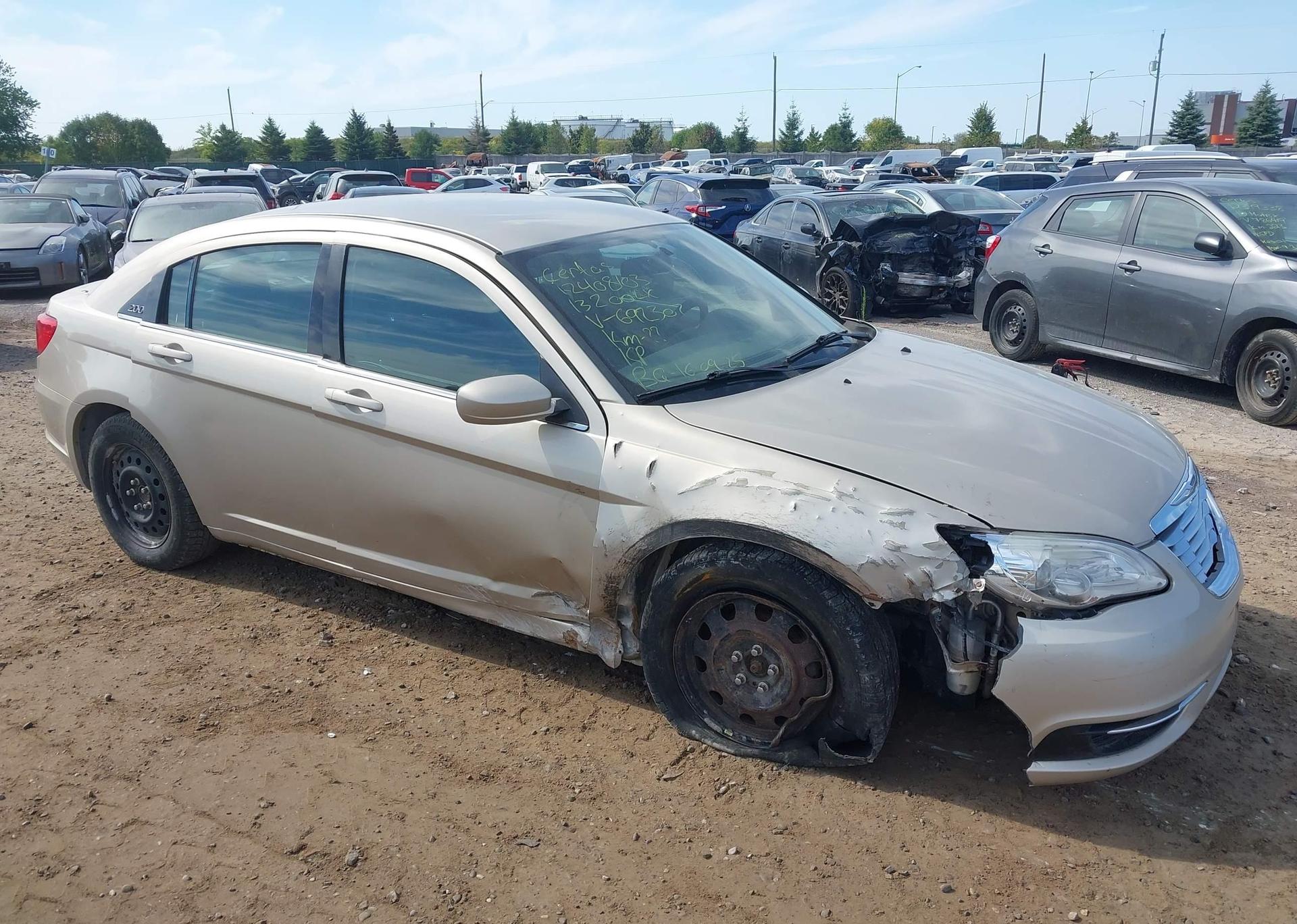 2013 CHRYSLER 200 LX