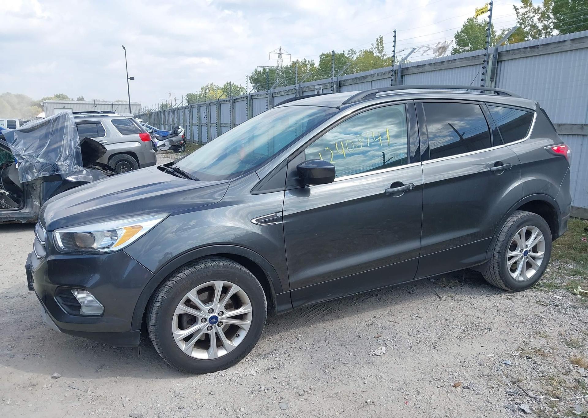 2017 FORD ESCAPE SE
