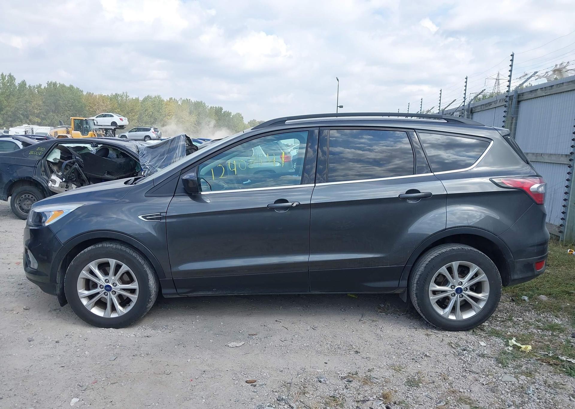 2017 FORD ESCAPE SE