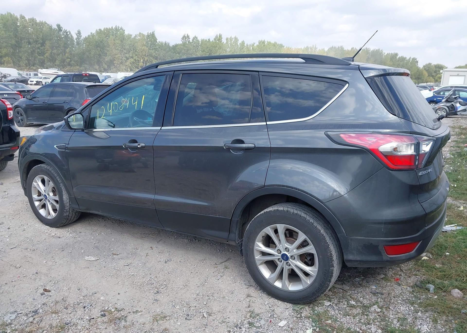 2017 FORD ESCAPE SE