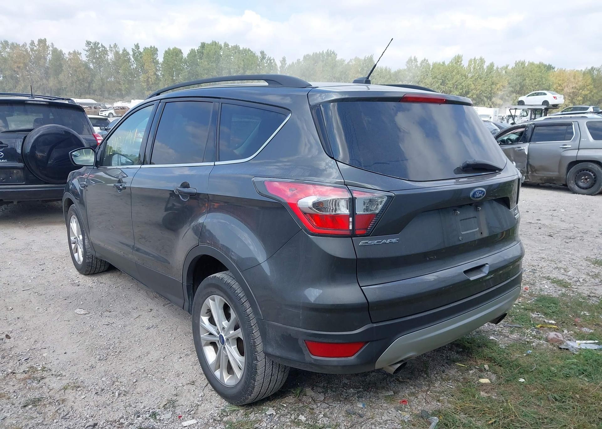 2017 FORD ESCAPE SE
