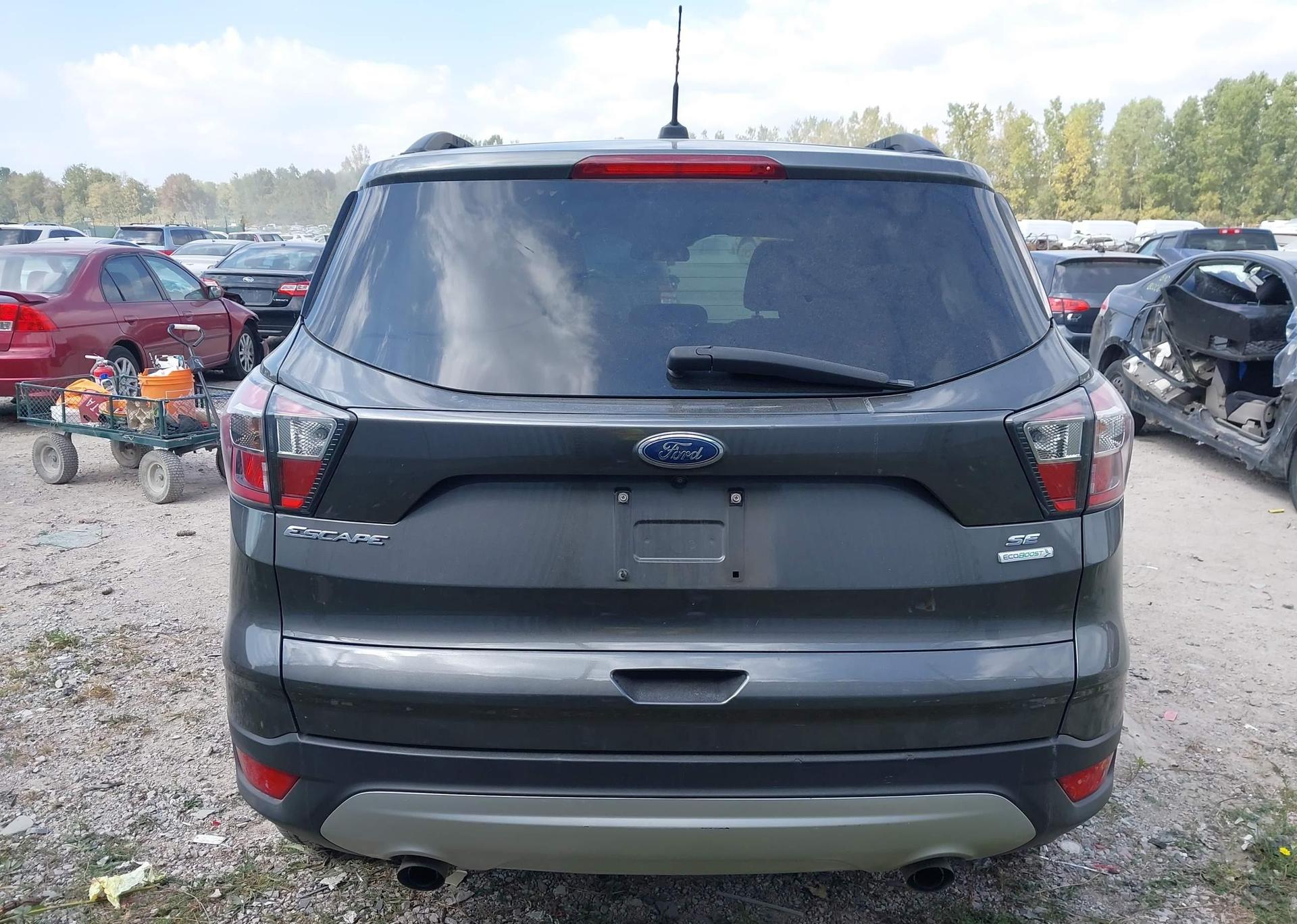 2017 FORD ESCAPE SE