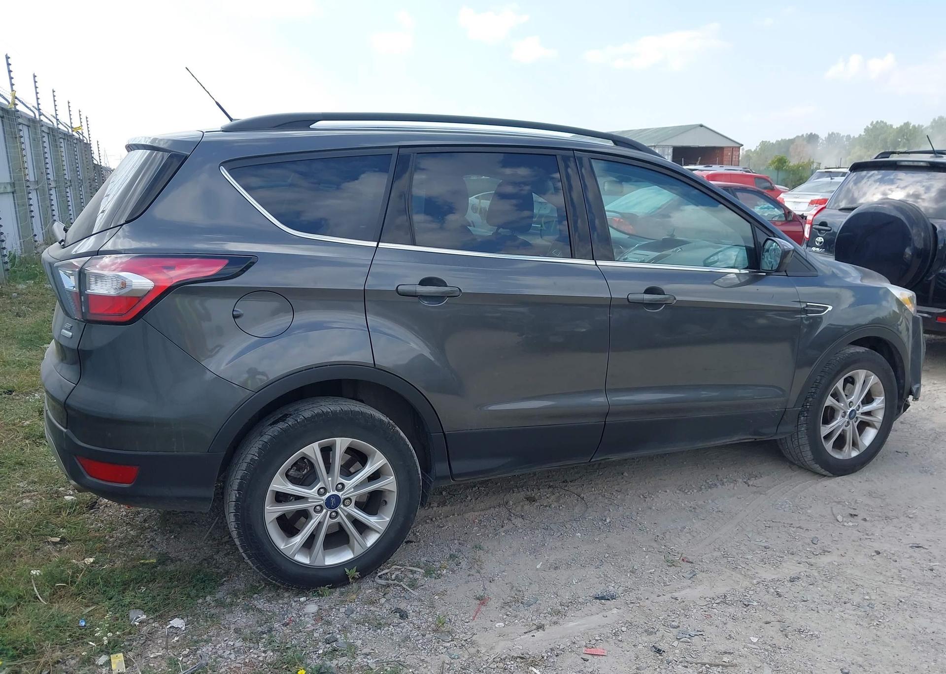 2017 FORD ESCAPE SE