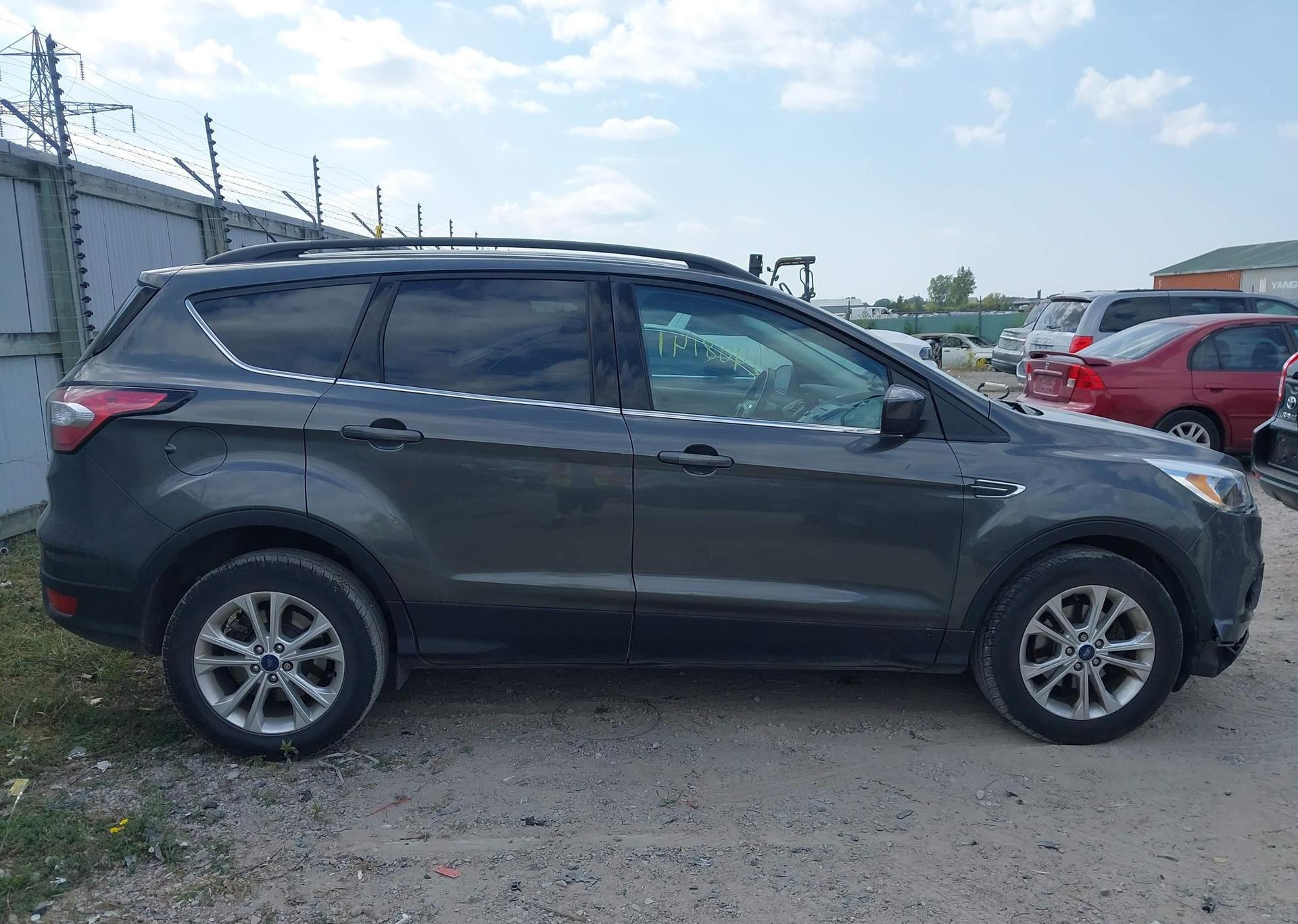 2017 FORD ESCAPE SE