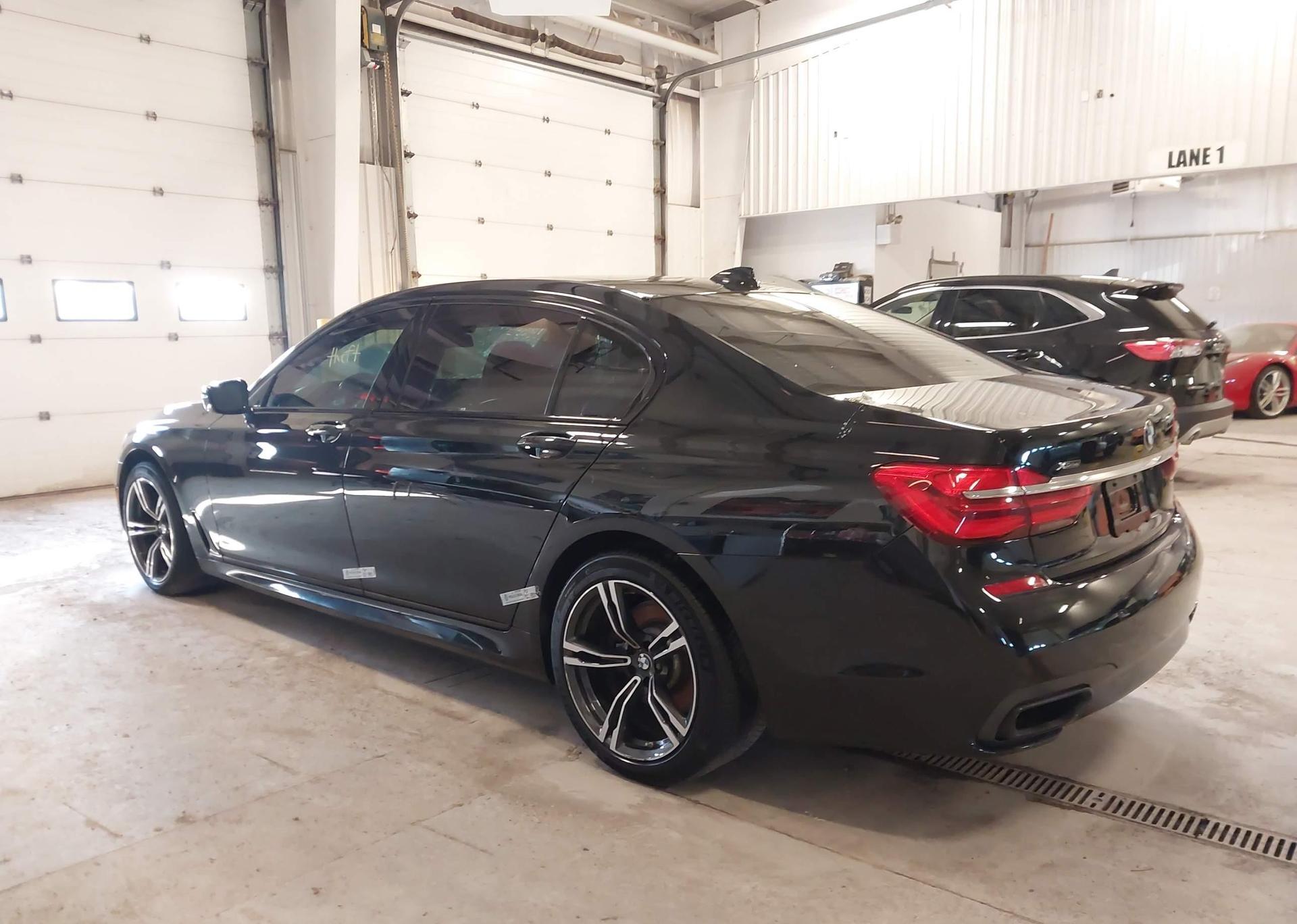 2018 BMW 750 XI