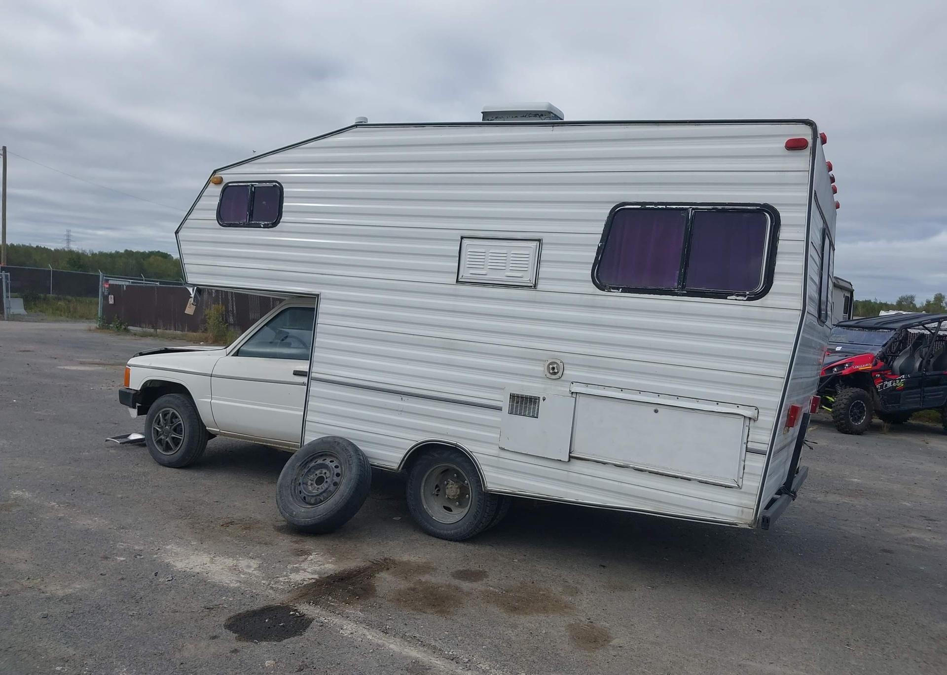 1984 TOYOTA PICKUP 1