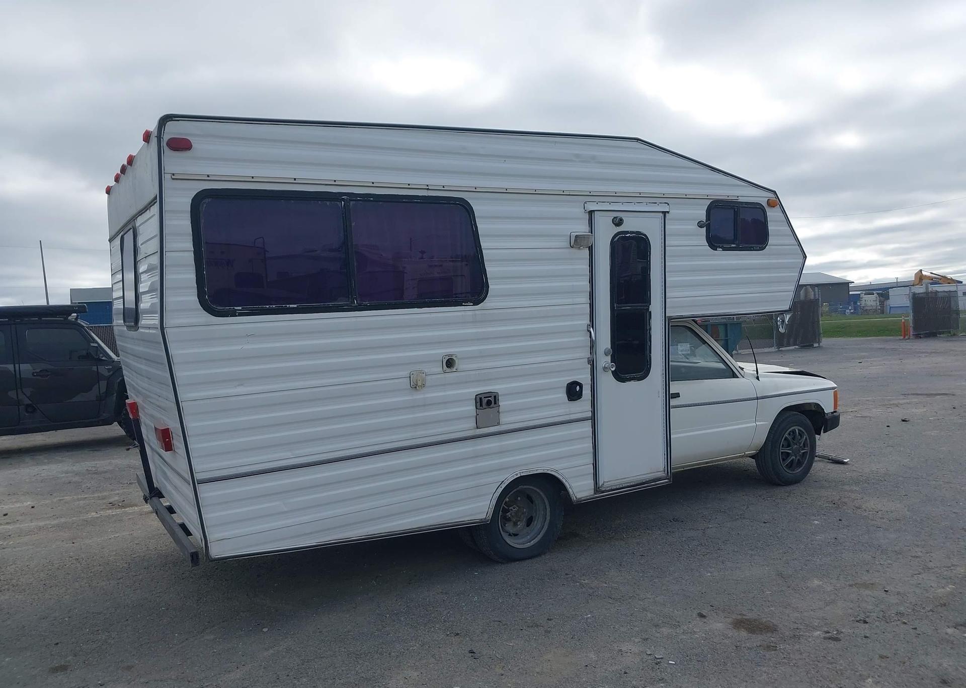 1984 TOYOTA PICKUP 1