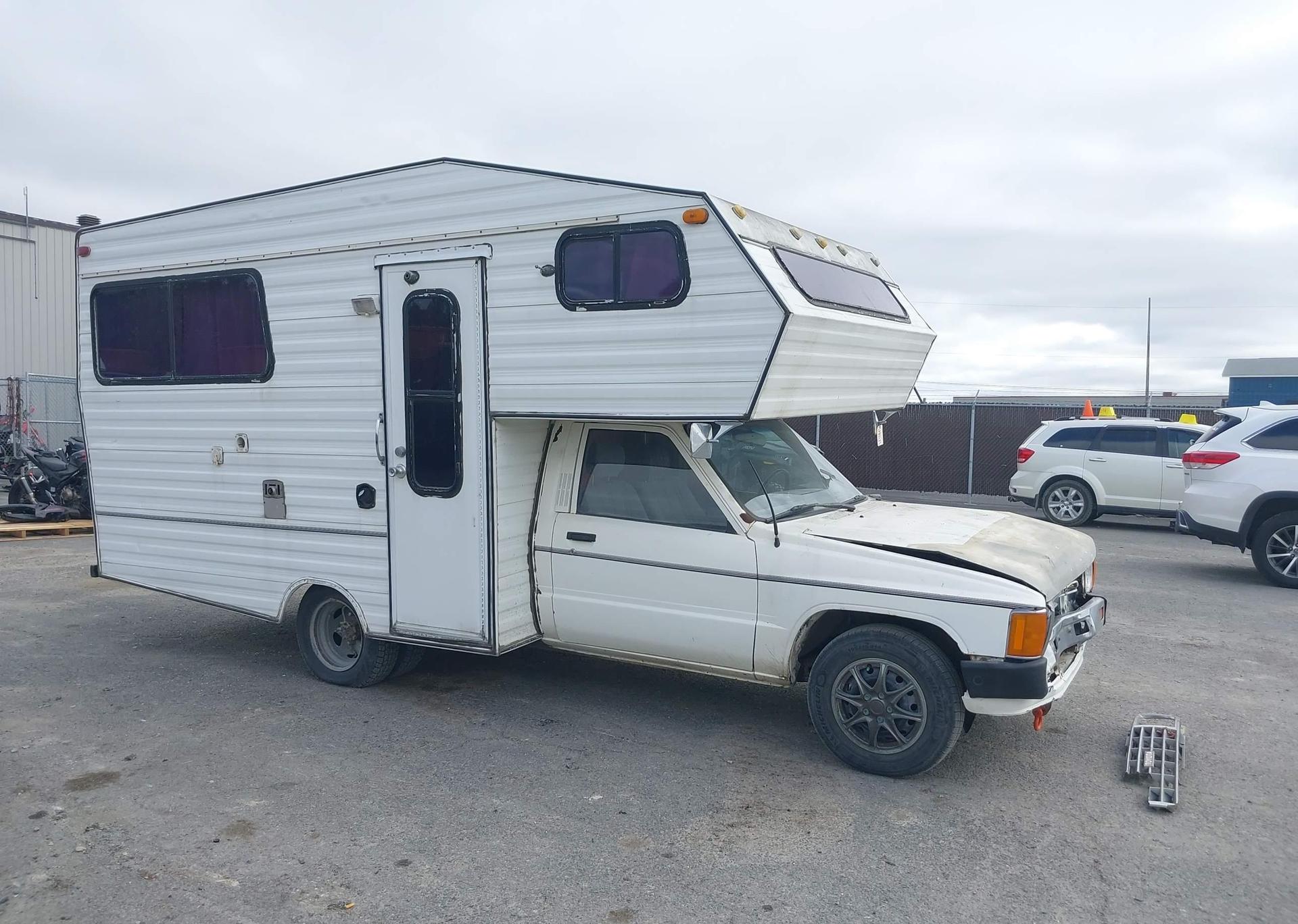 1984 TOYOTA PICKUP 1