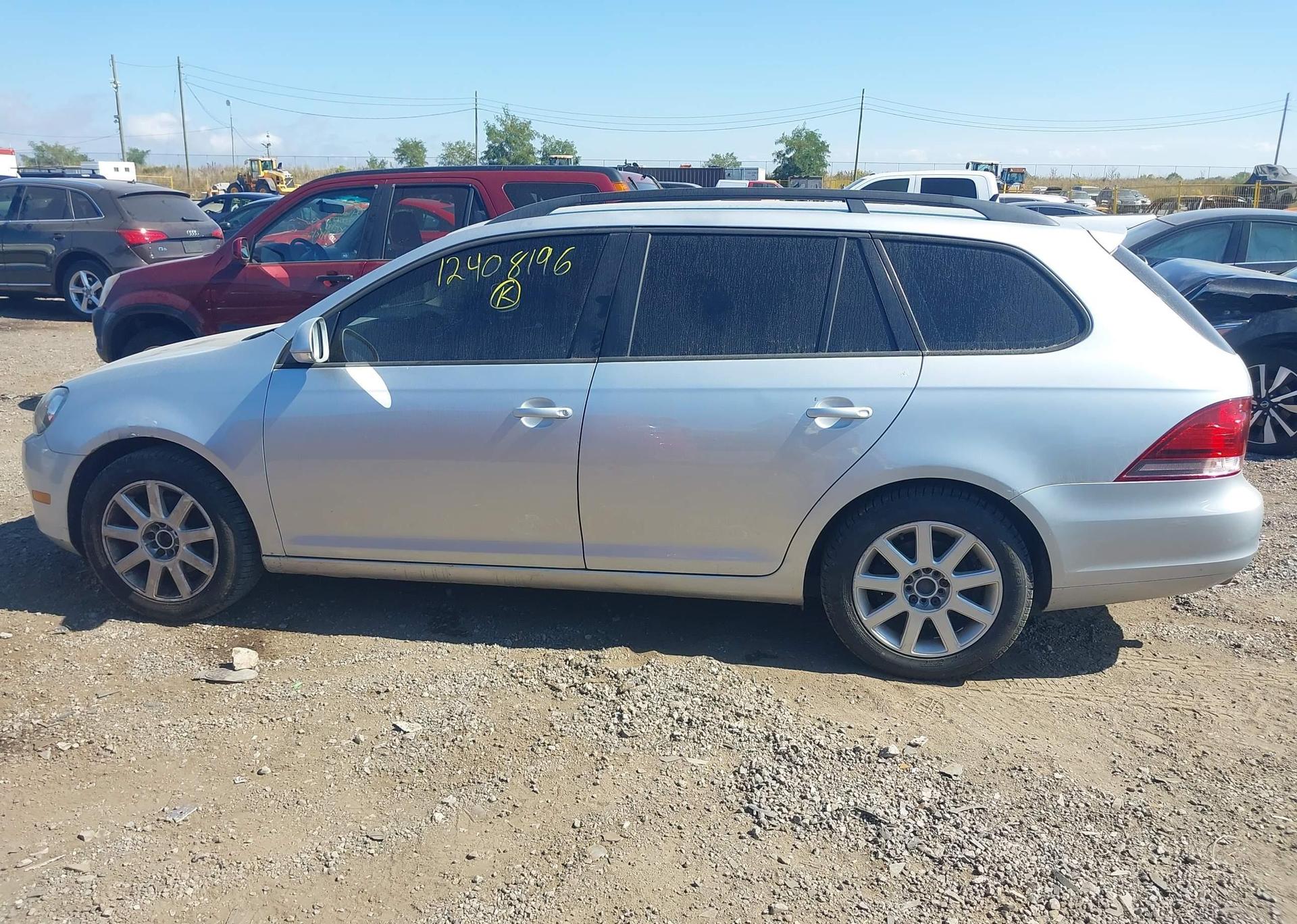 2011 VOLKSWAGEN GOLF 2.5L COMFORTLINE