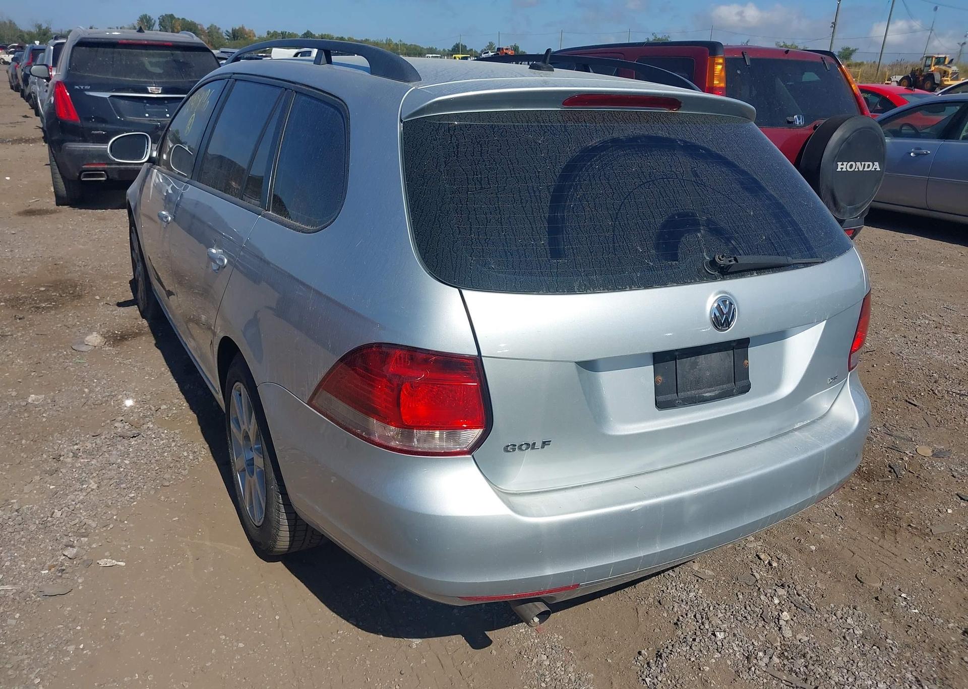 2011 VOLKSWAGEN GOLF 2.5L COMFORTLINE