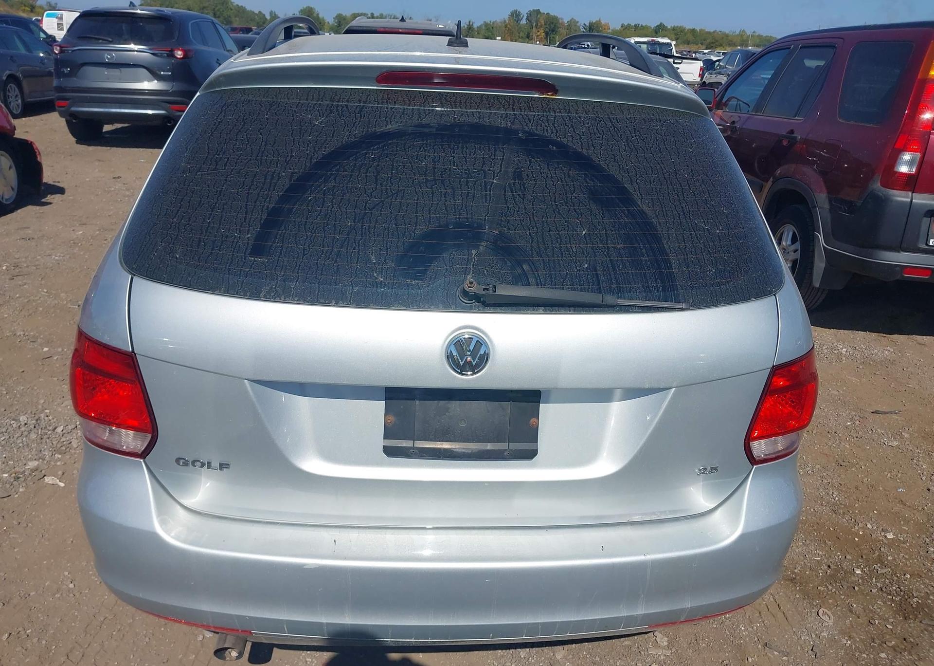 2011 VOLKSWAGEN GOLF 2.5L COMFORTLINE