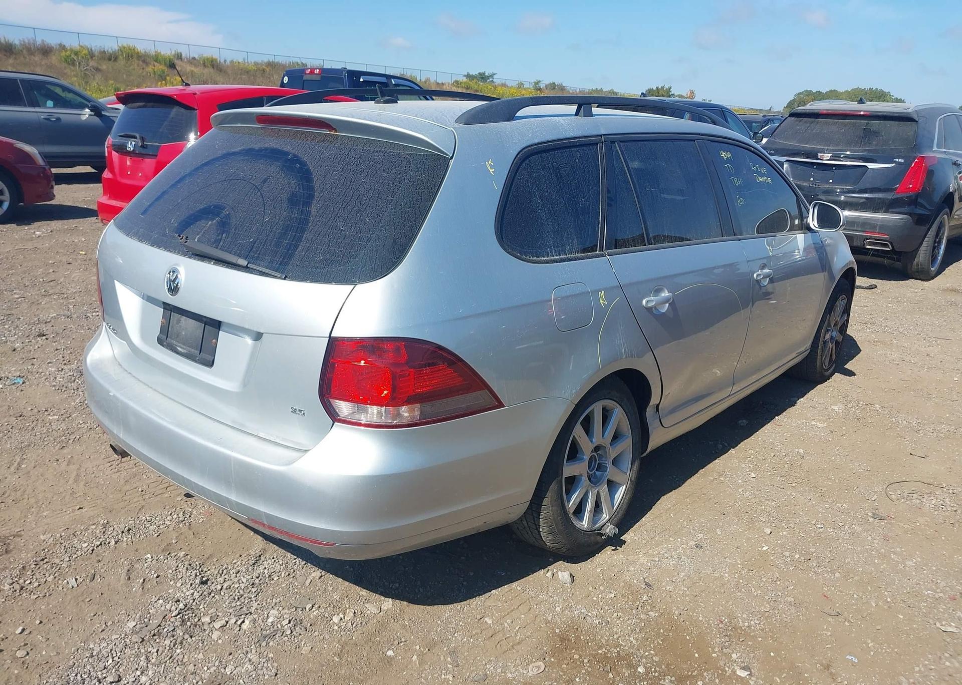 2011 VOLKSWAGEN GOLF 2.5L COMFORTLINE