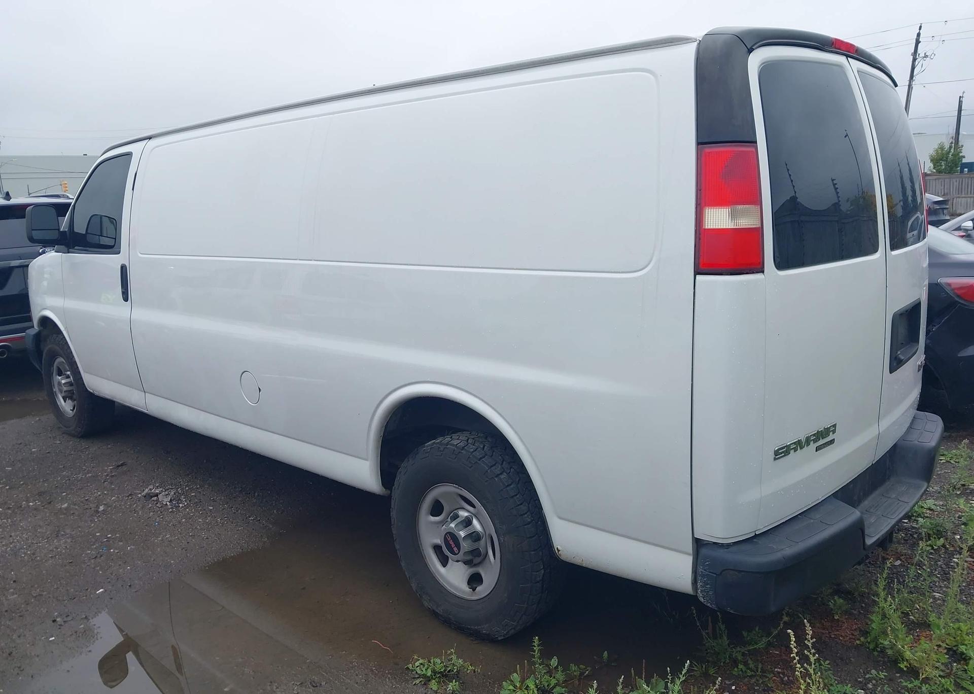 2014 GMC SAVANA 3500 1WT