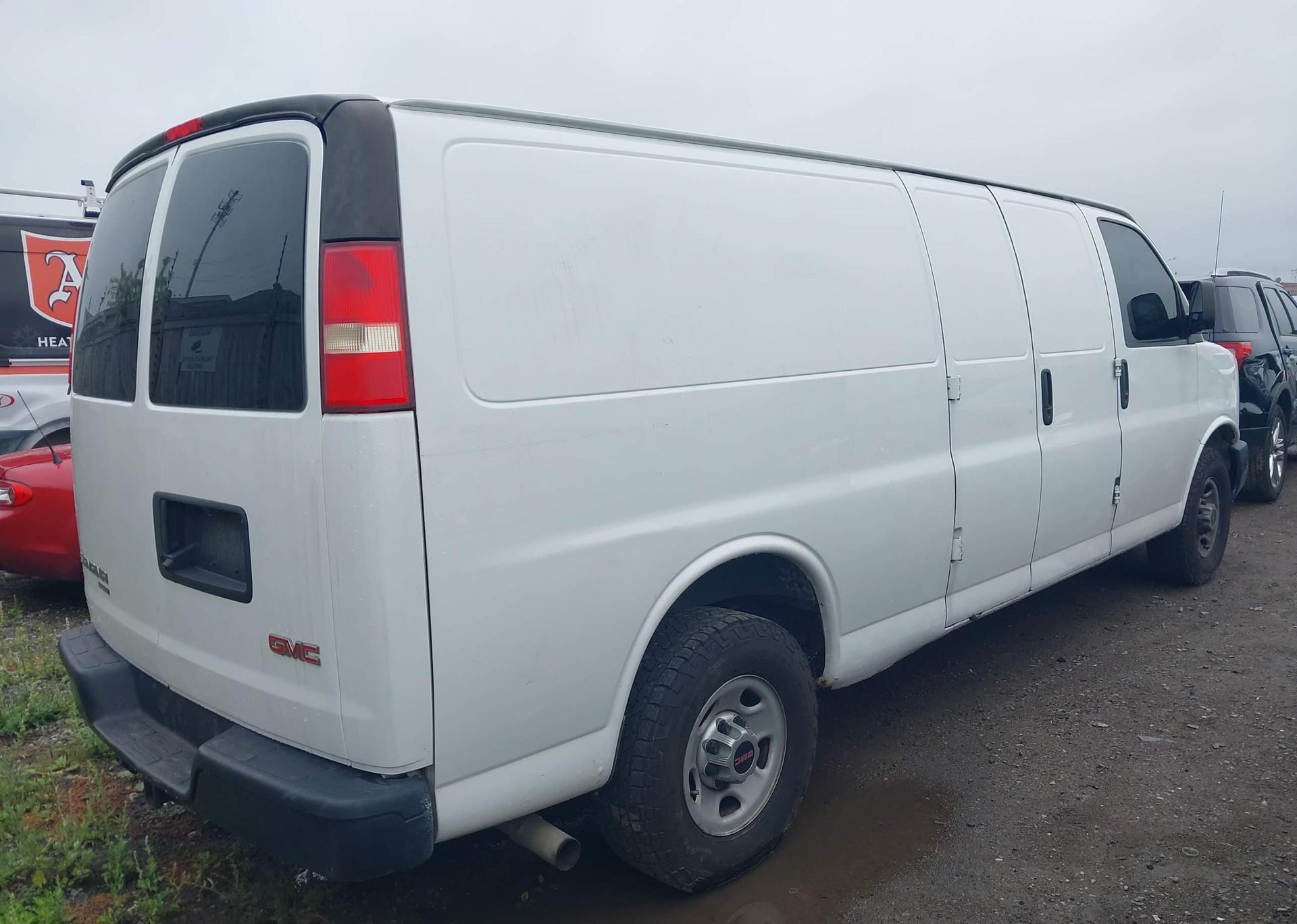 2014 GMC SAVANA 3500 1WT