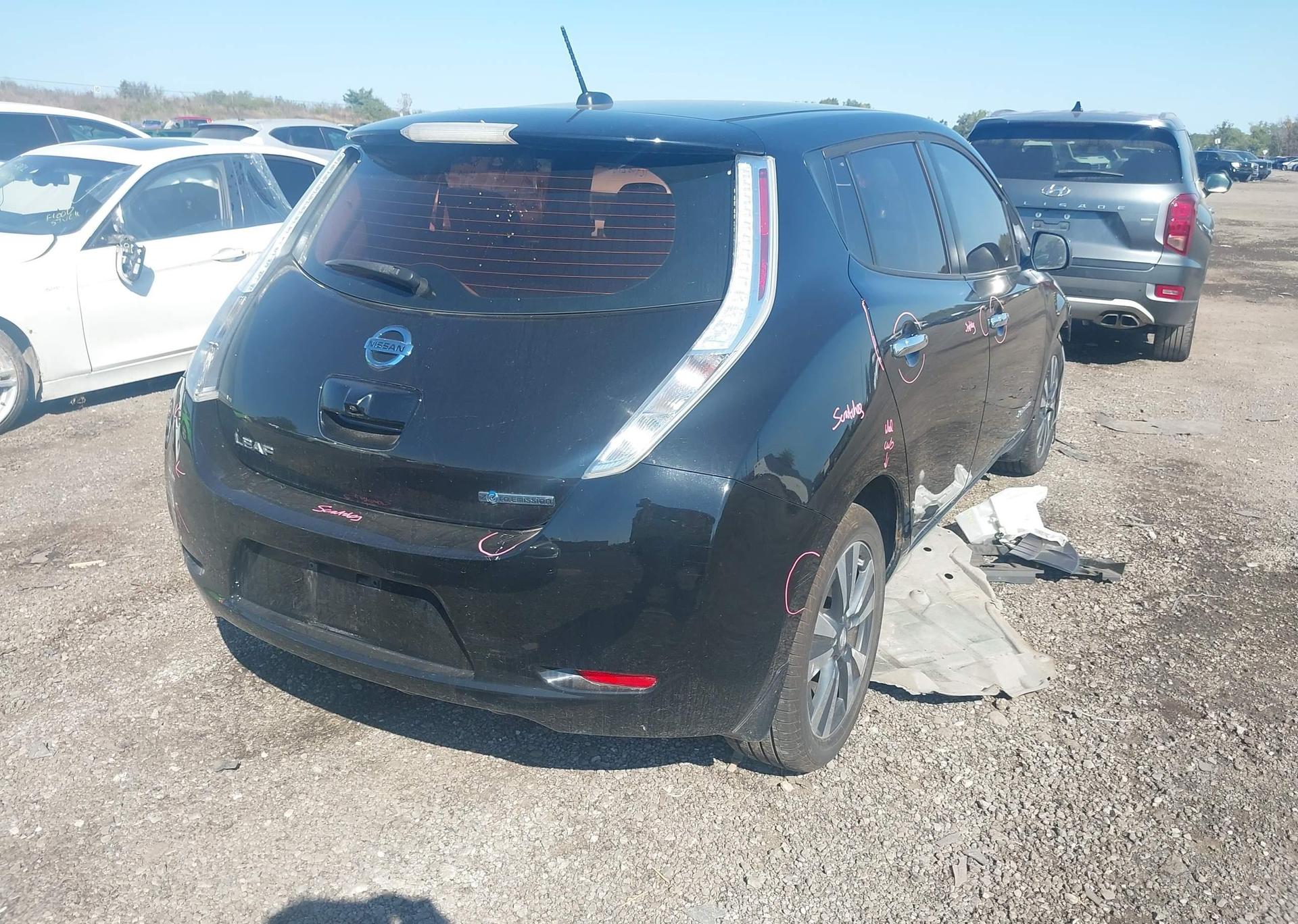 2016 NISSAN LEAF