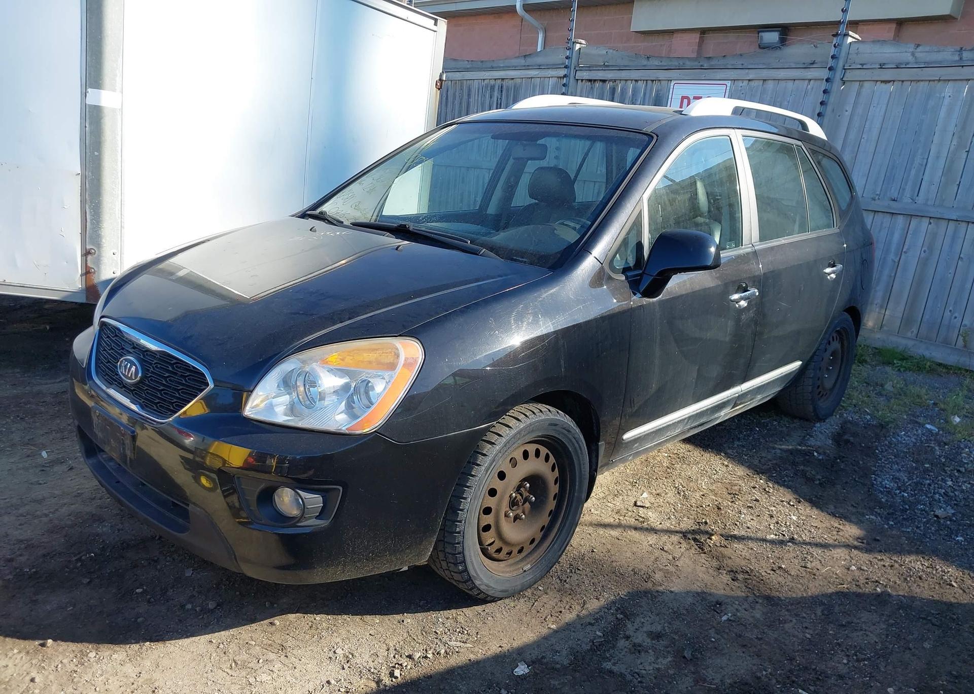 2011 KIA RONDO