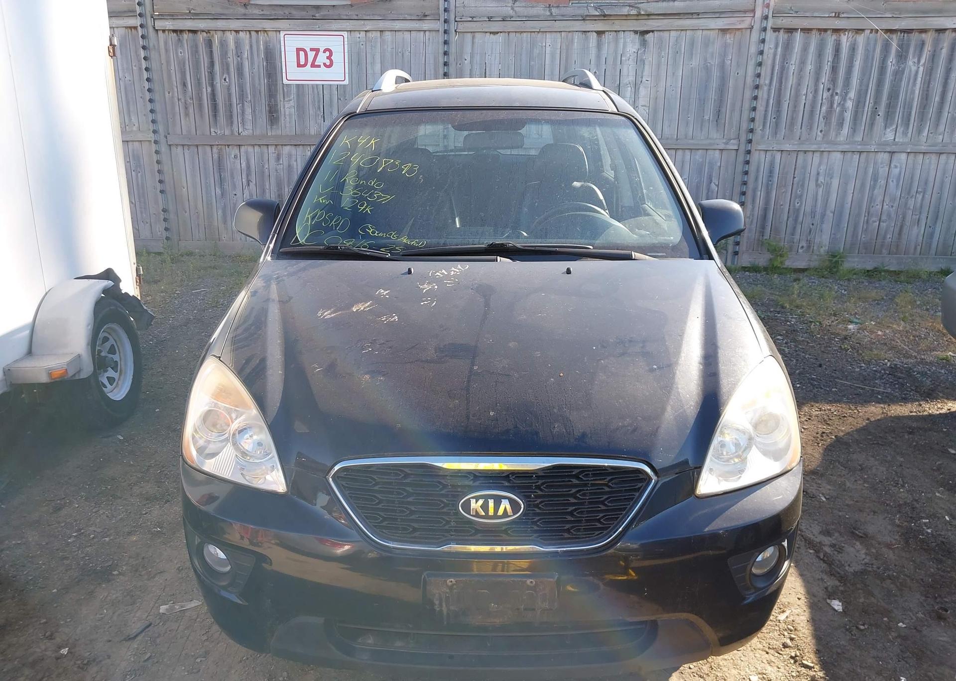 2011 KIA RONDO