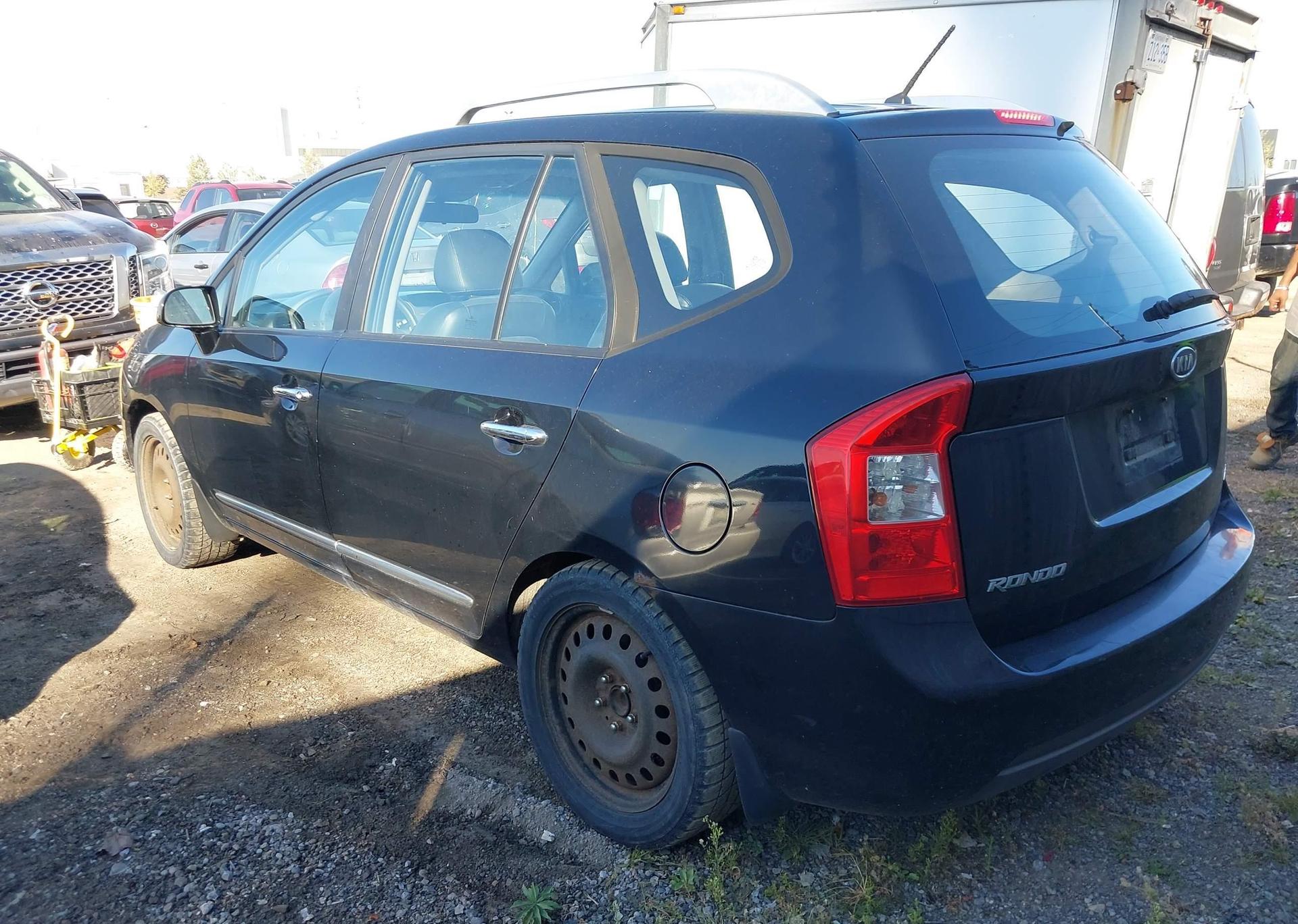 2011 KIA RONDO