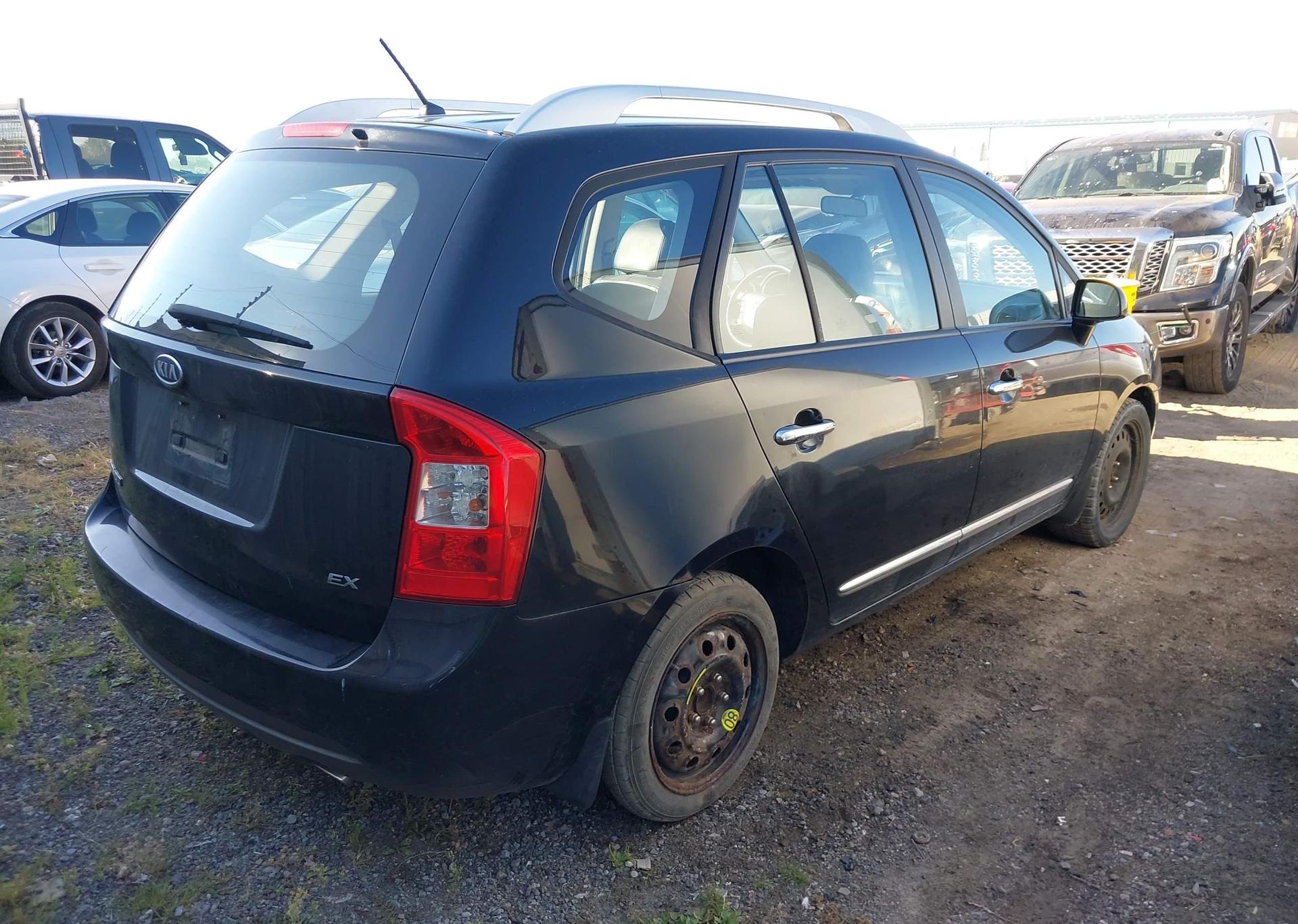2011 KIA RONDO