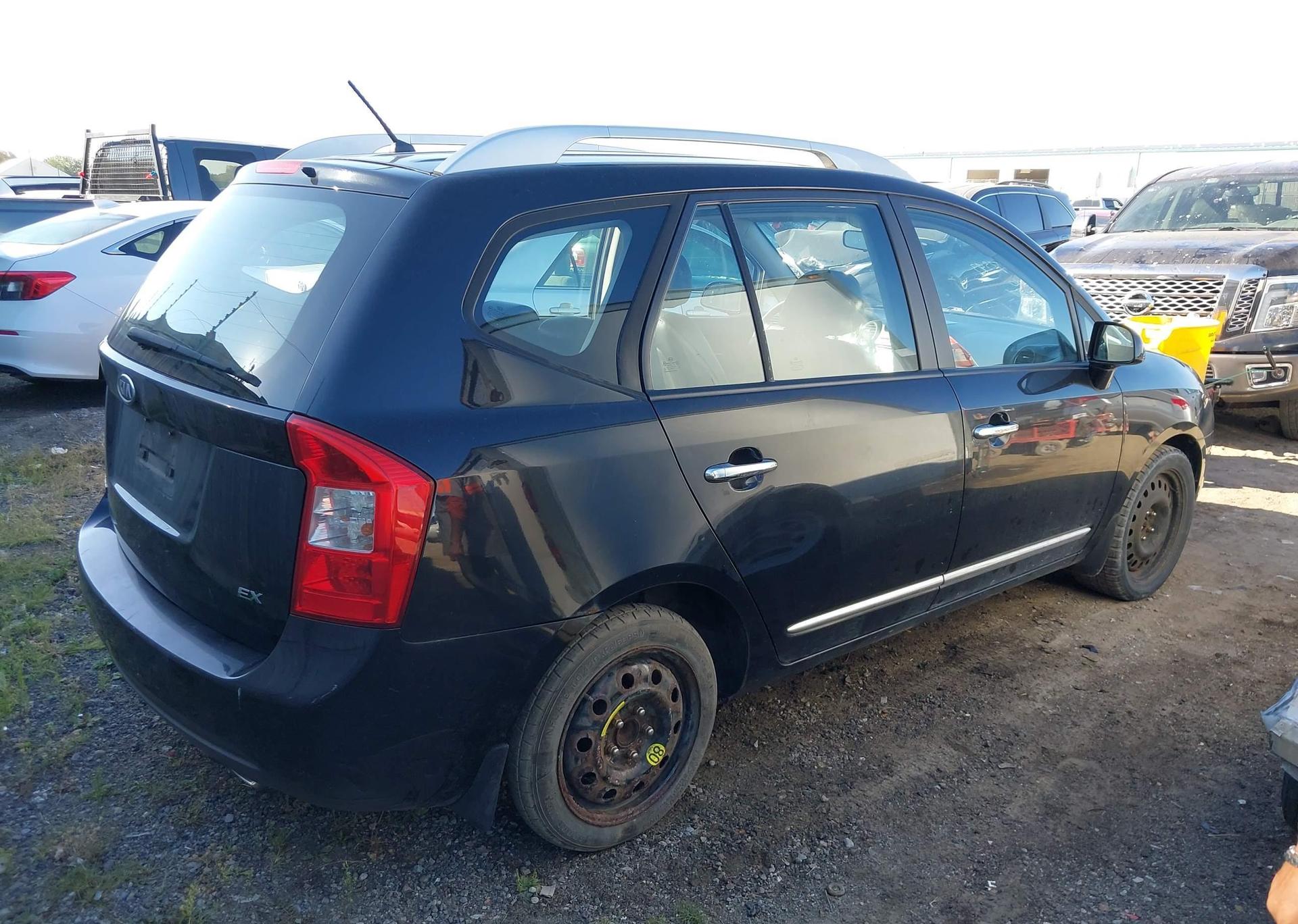 2011 KIA RONDO