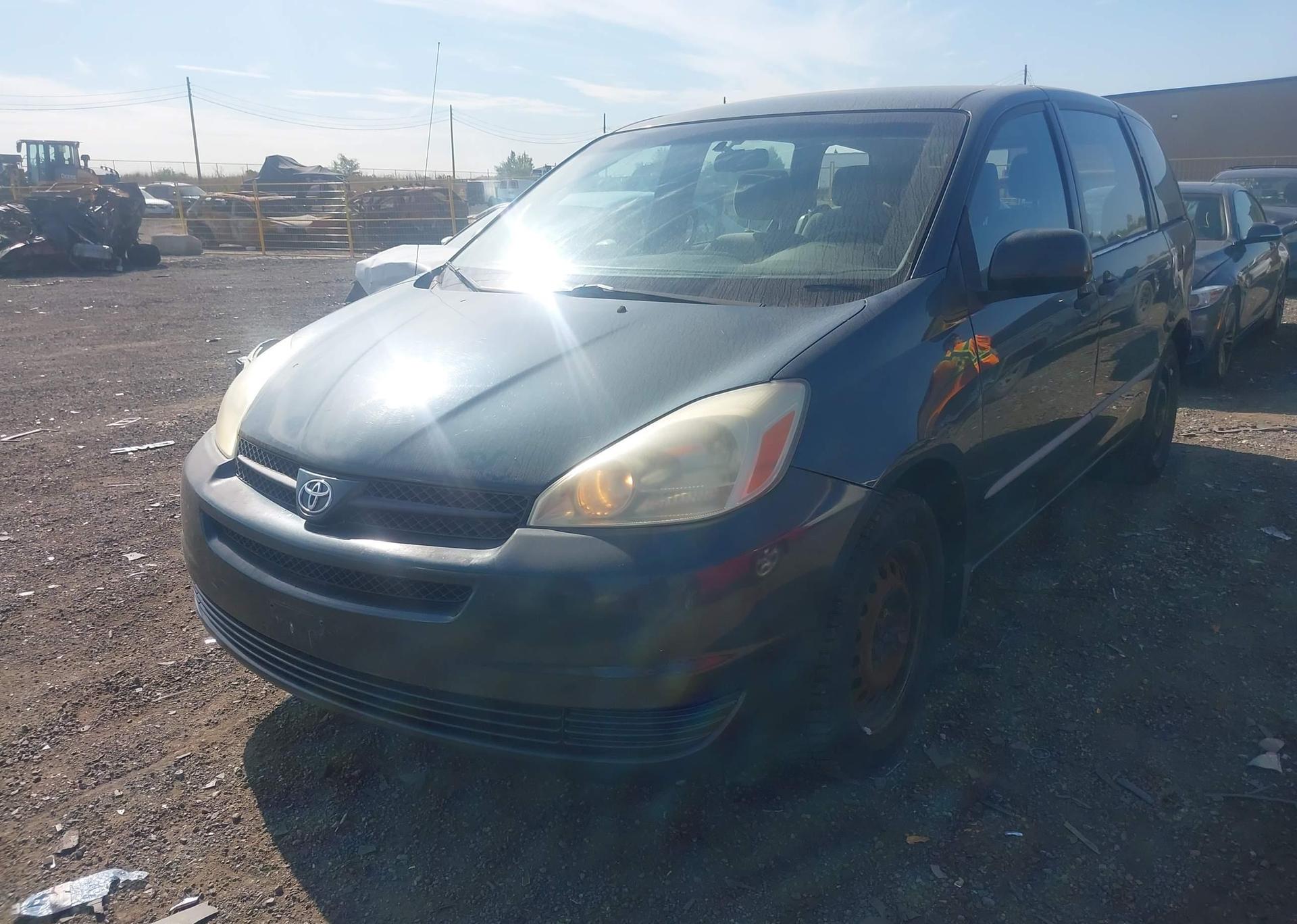 2004 TOYOTA SIENNA CE