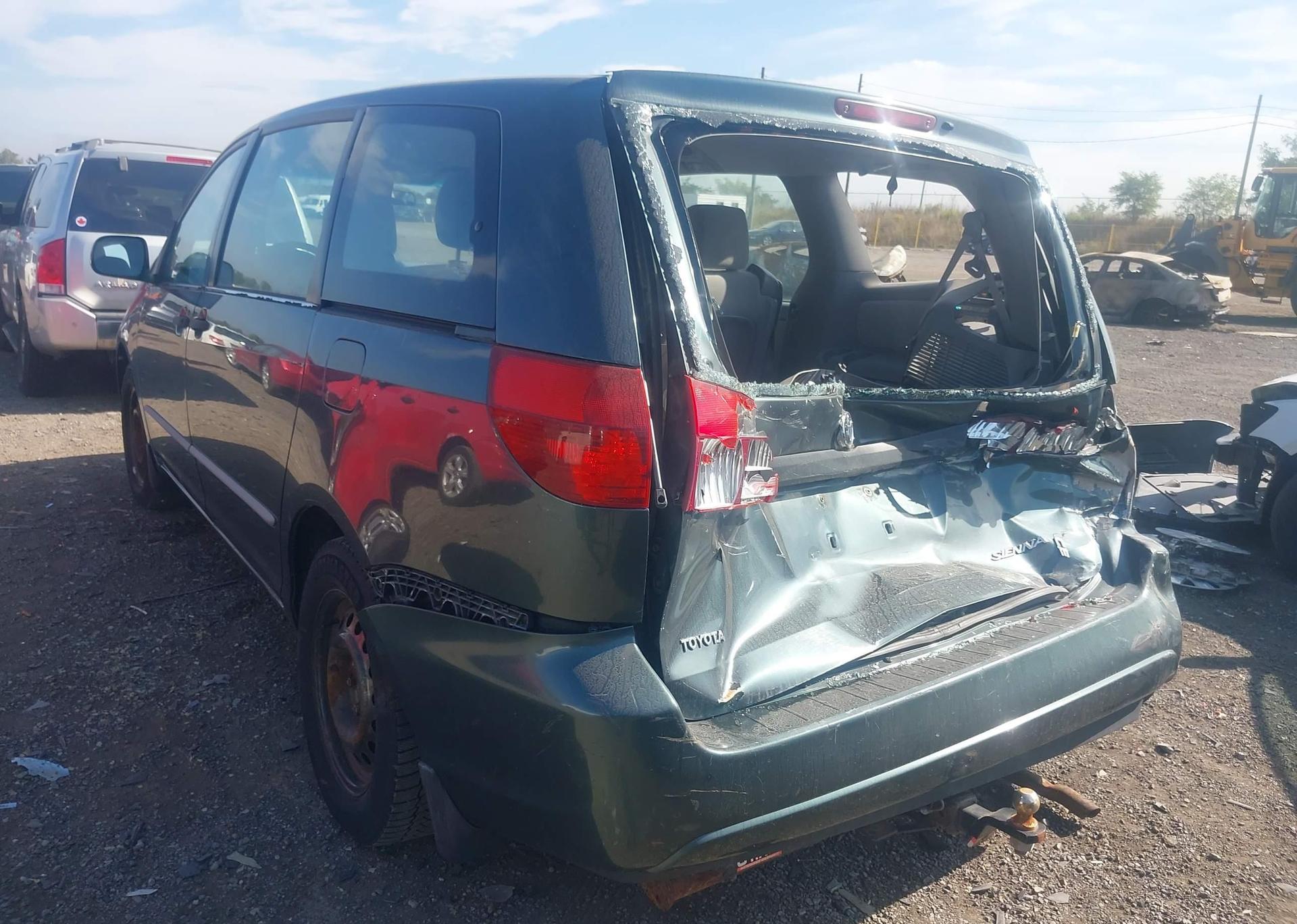 2004 TOYOTA SIENNA CE