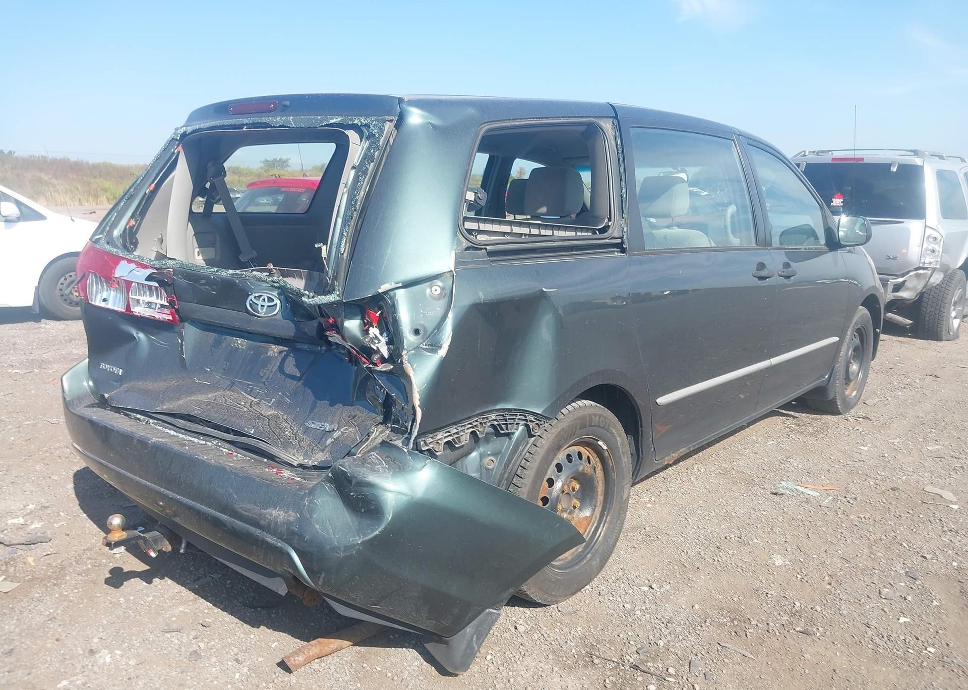 2004 TOYOTA SIENNA CE