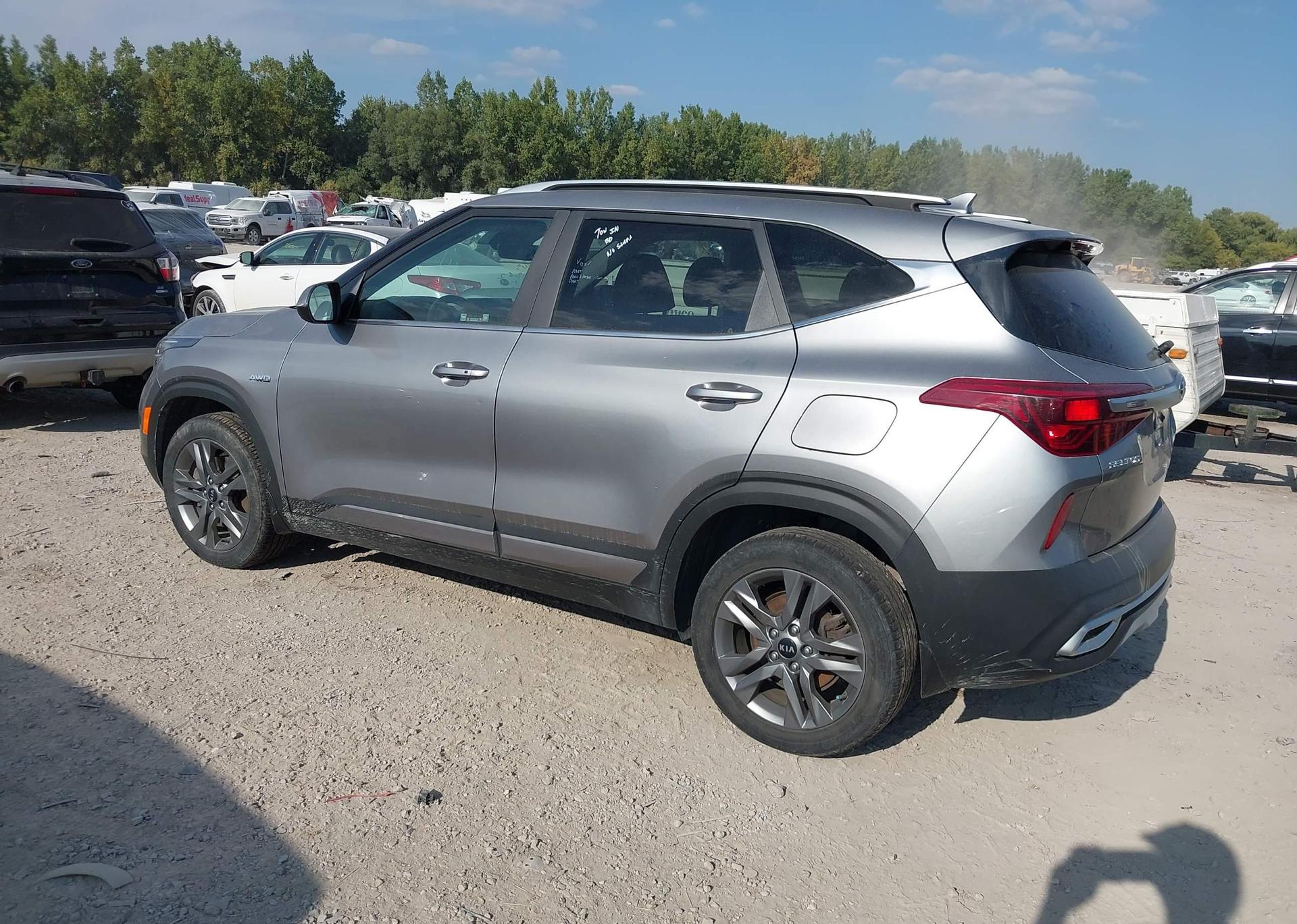 2021 KIA SELTOS EX