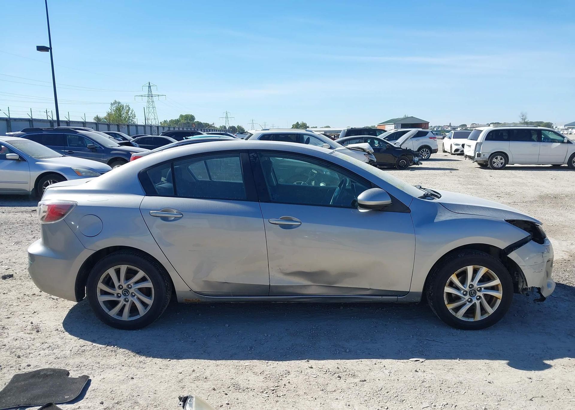 2013 MAZDA MAZDA3 GX