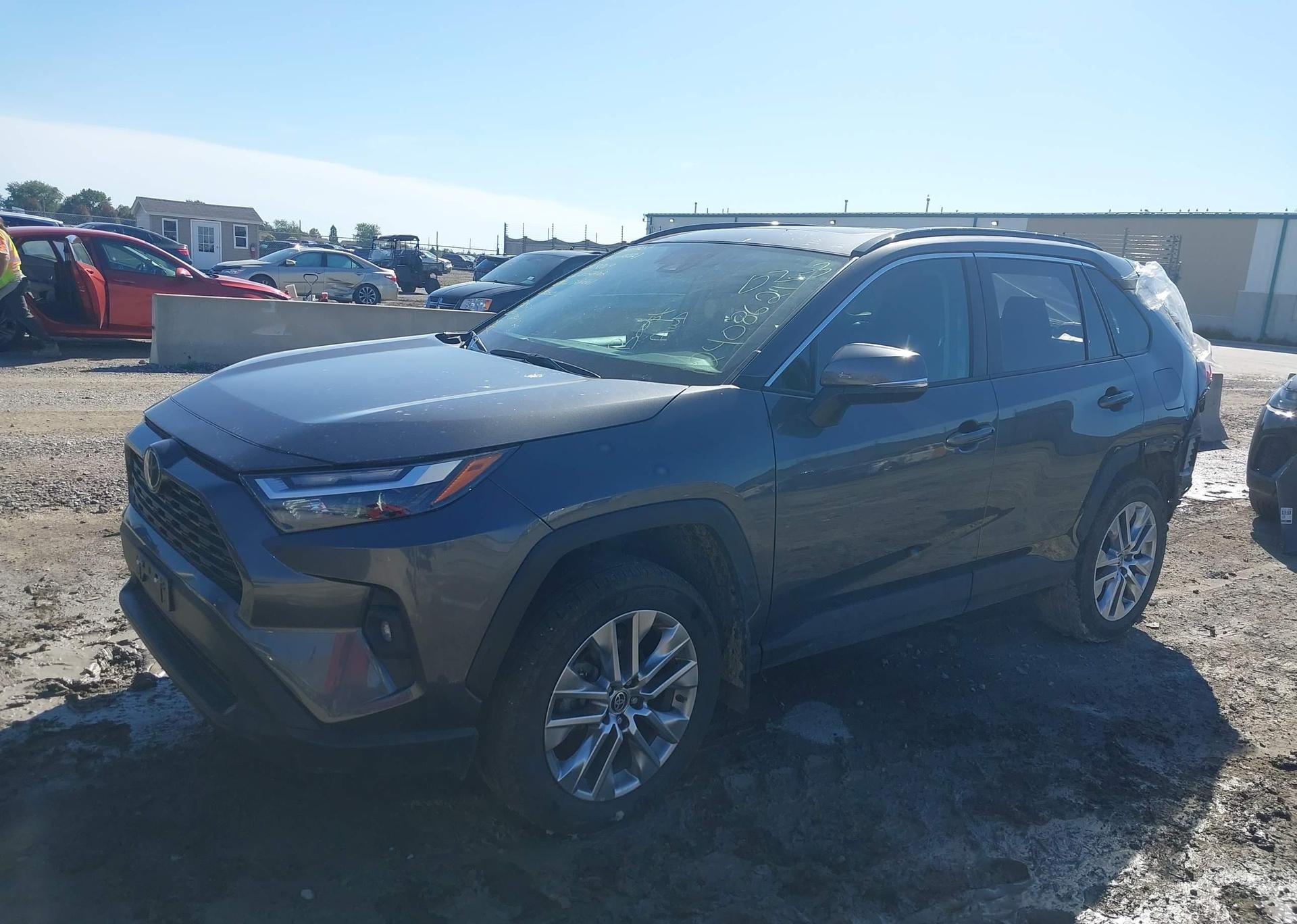 2024 TOYOTA RAV4 XLE