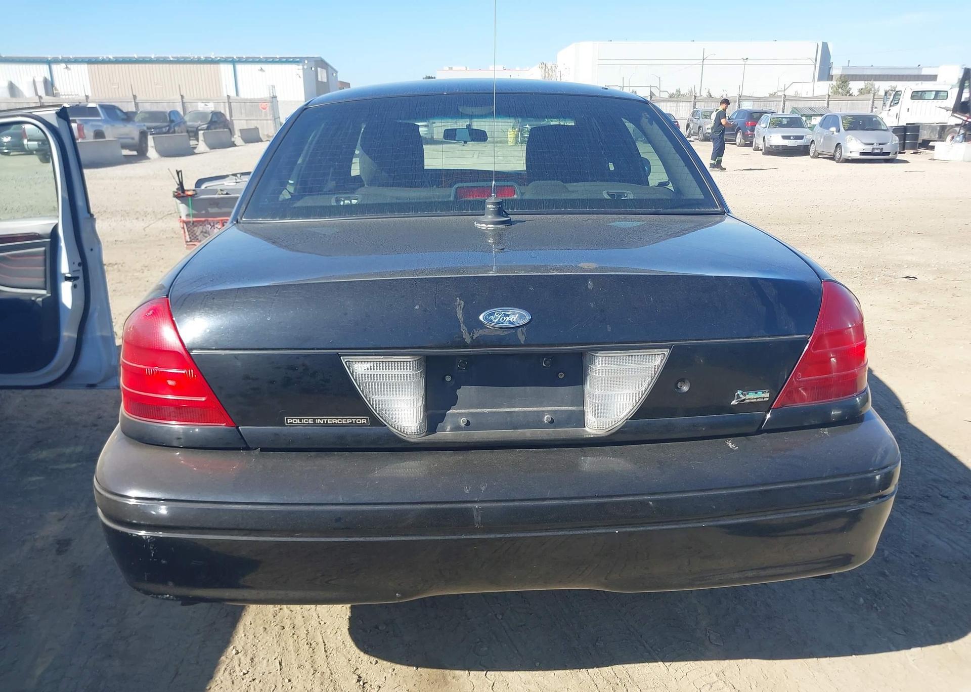 2011 FORD CROWN VICTORIA POLICE INTERCEPTOR