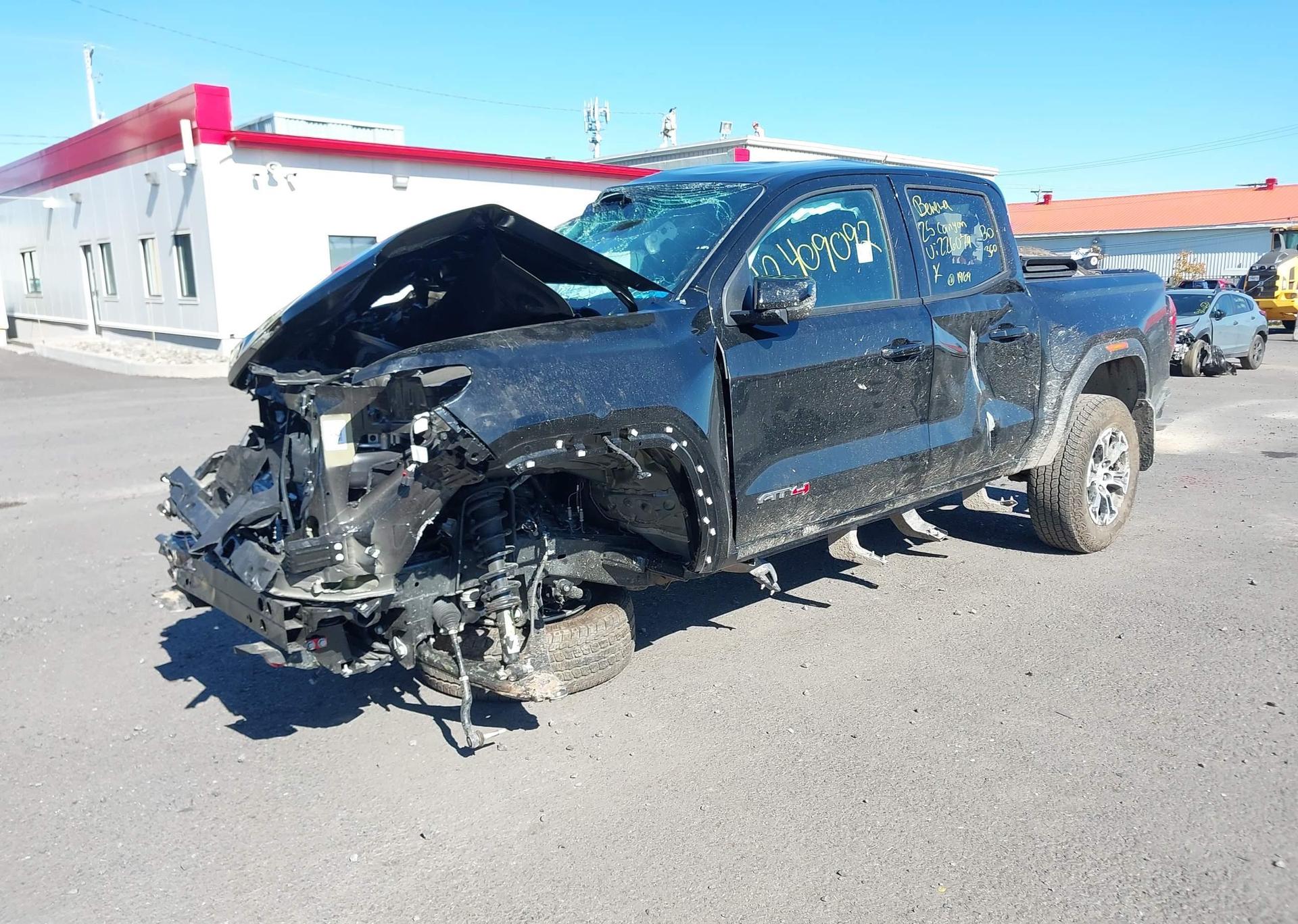 2025 GMC CANYON AT4