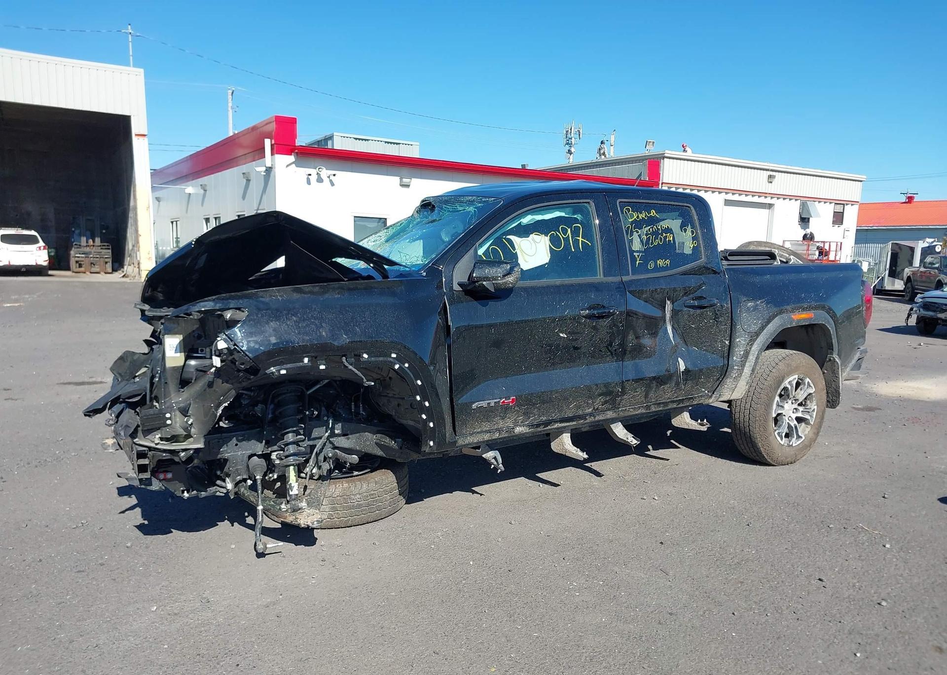2025 GMC CANYON AT4