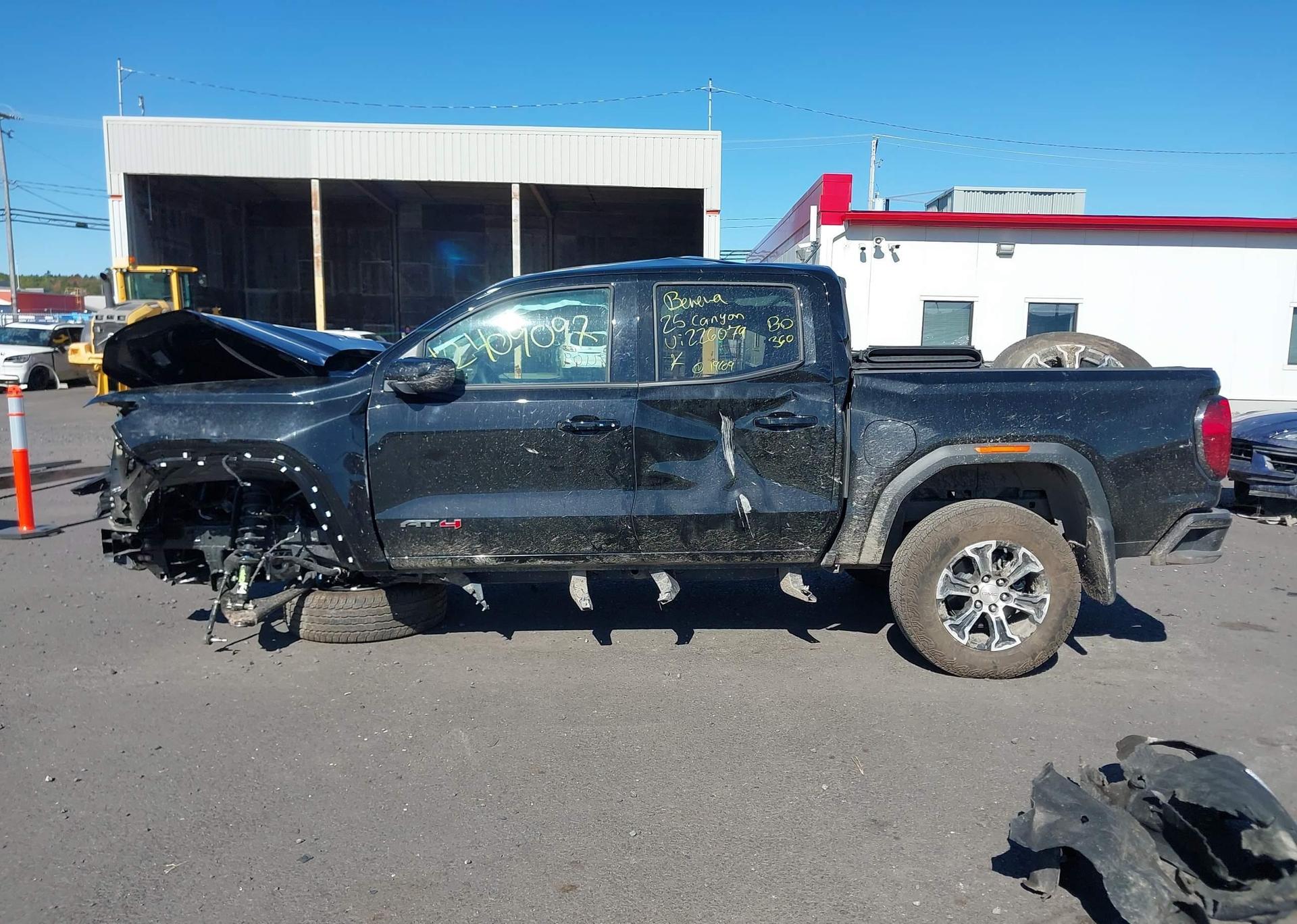 2025 GMC CANYON AT4