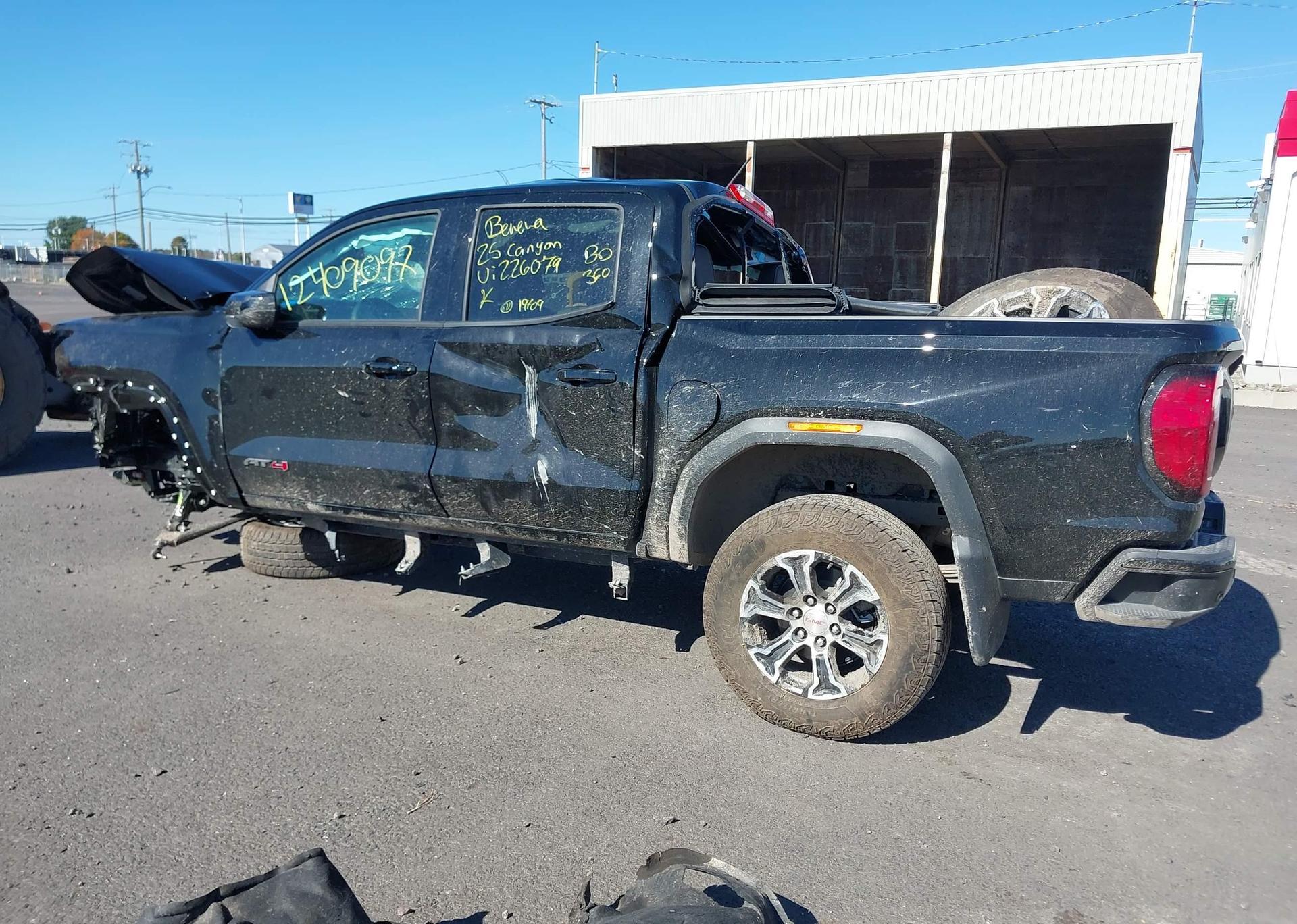 2025 GMC CANYON AT4